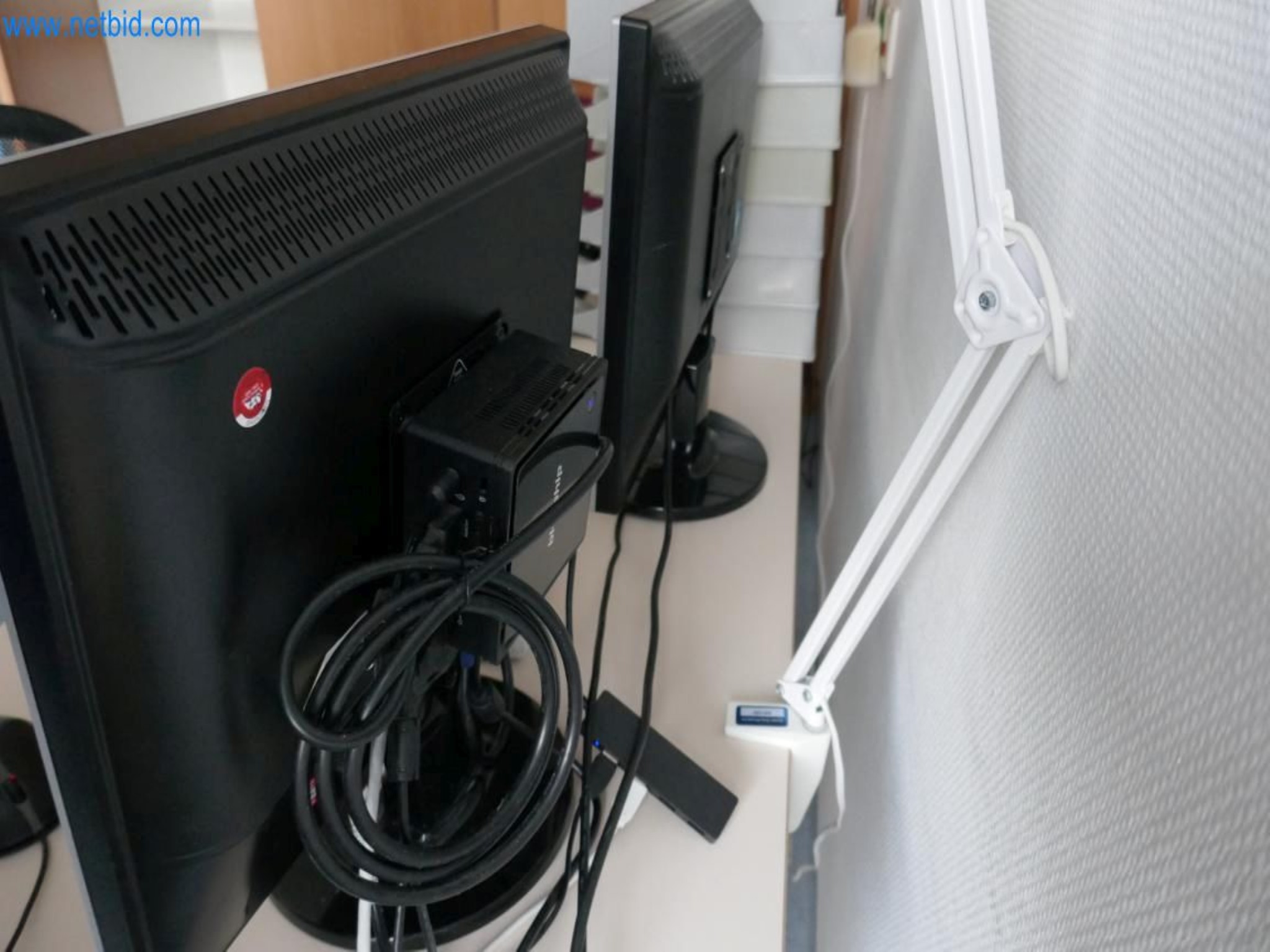 Medyczny sprzęt techniczny, wyposażenie sal operacyjnych, sterylne tace oraz sprzęt i meble szpitalne-2