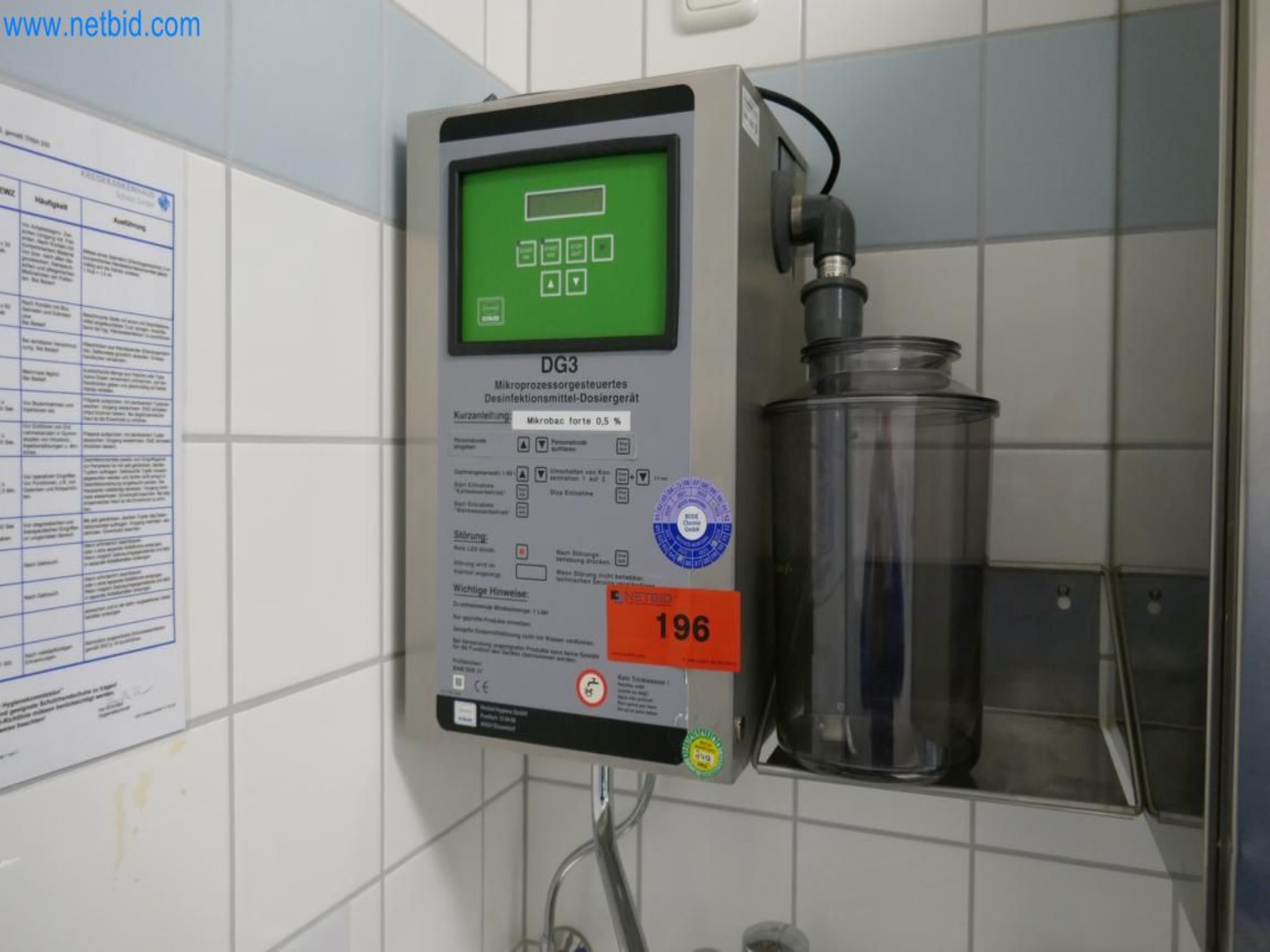 Medizinisch technische Geräte, OP-Einrichtung, Steri-Siebe sowie Einrichtung und Mobiliar eines Krankenhauses-1