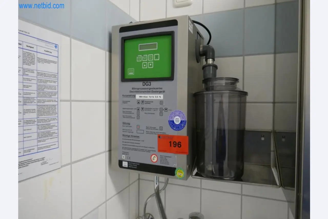 Medizinisch technische Geräte, OP-Einrichtung, Steri-Siebe sowie Einrichtung und Mobiliar eines Krankenhauses-1