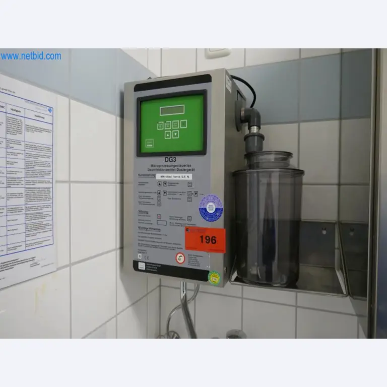 Medizinisch technische Geräte, OP-Einrichtung, Steri-Siebe sowie Einrichtung und Mobiliar eines Krankenhauses-1