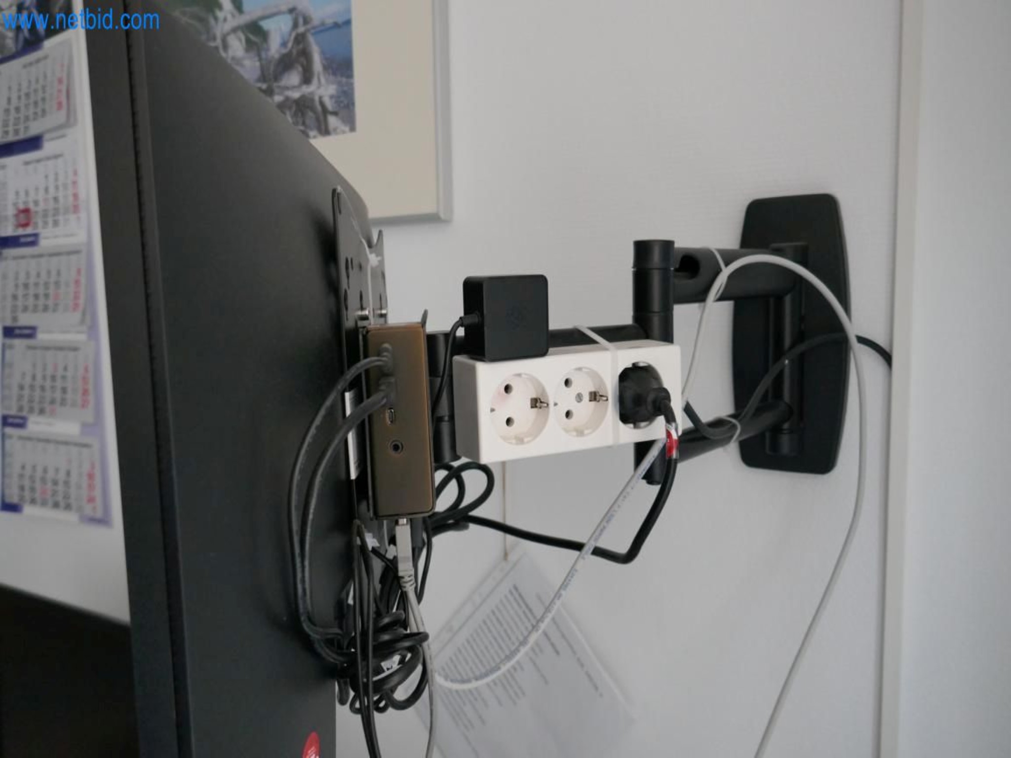 Medyczny sprzęt techniczny, wyposażenie sal operacyjnych, sterylne tace oraz sprzęt i meble szpitalne-2