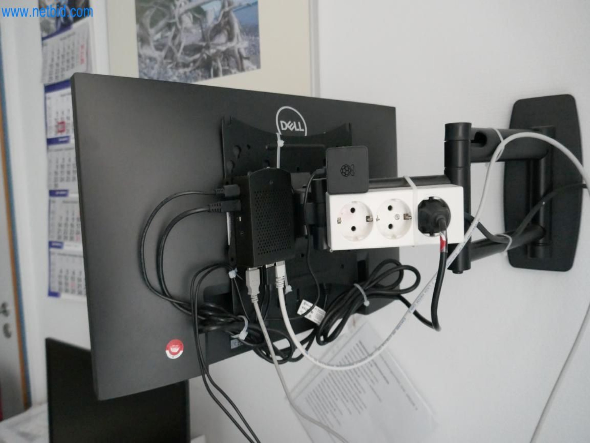 Medyczny sprzęt techniczny, wyposażenie sal operacyjnych, sterylne tace oraz sprzęt i meble szpitalne-3