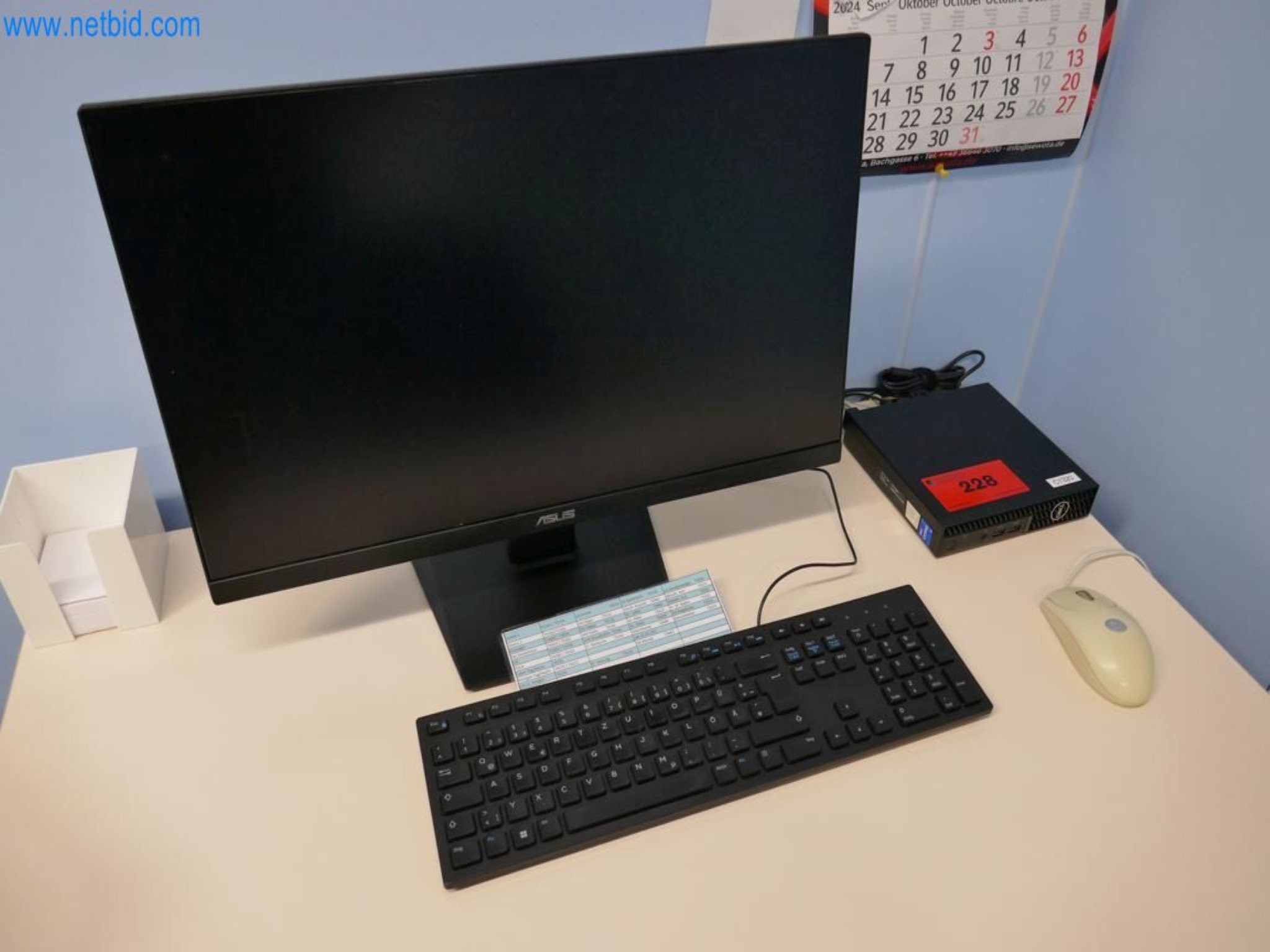 Medyczny sprzęt techniczny, wyposażenie sal operacyjnych, sterylne tace oraz sprzęt i meble szpitalne-1