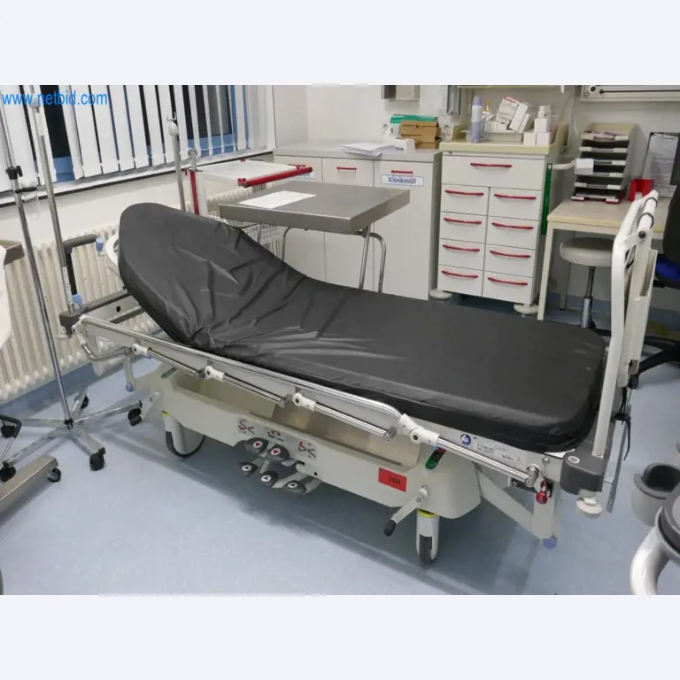 Medyczny sprzęt techniczny, wyposażenie sal operacyjnych, sterylne tace oraz sprzęt i meble szpitalne-1