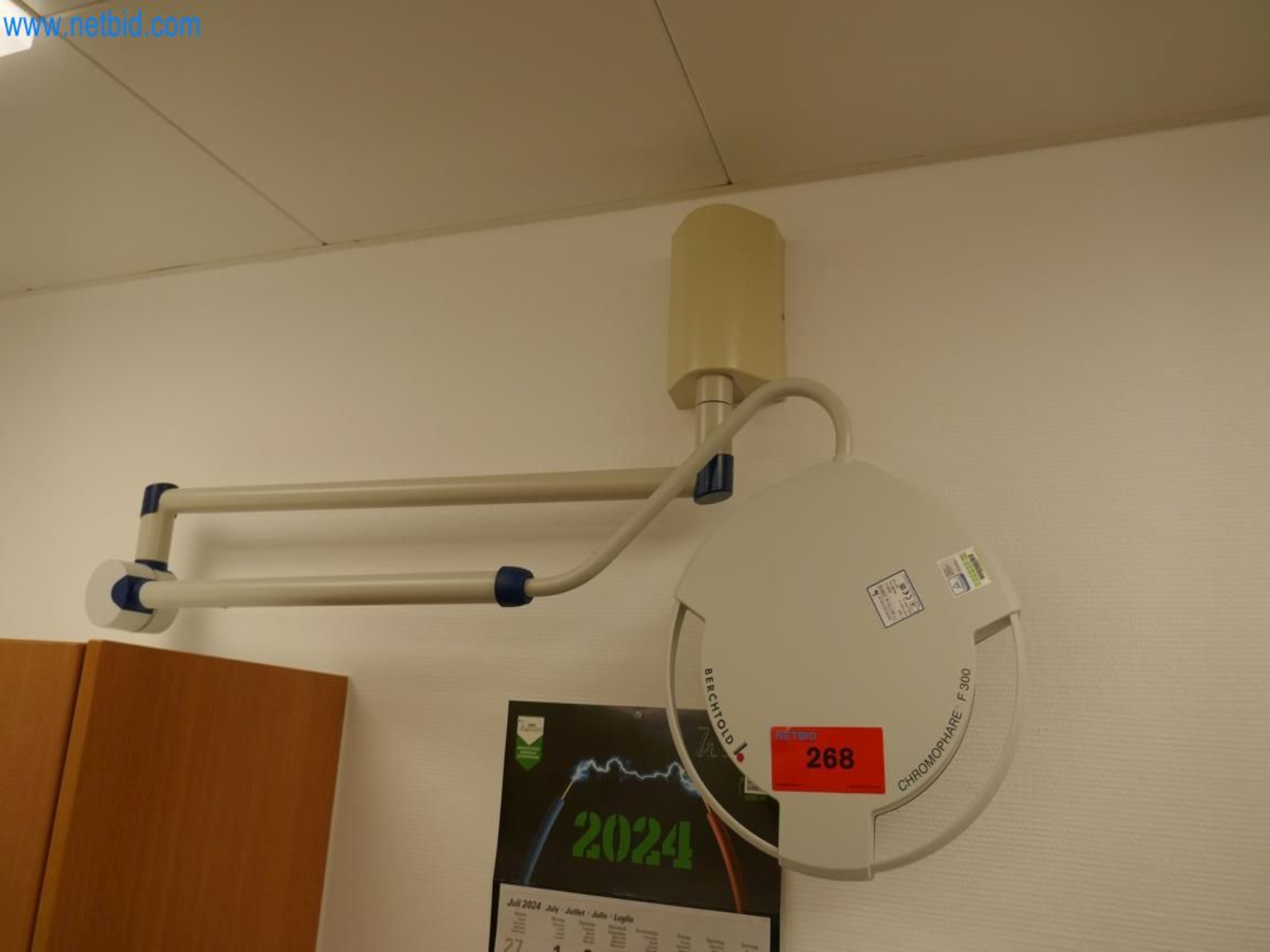 Medyczny sprzęt techniczny, wyposażenie sal operacyjnych, sterylne tace oraz sprzęt i meble szpitalne-1