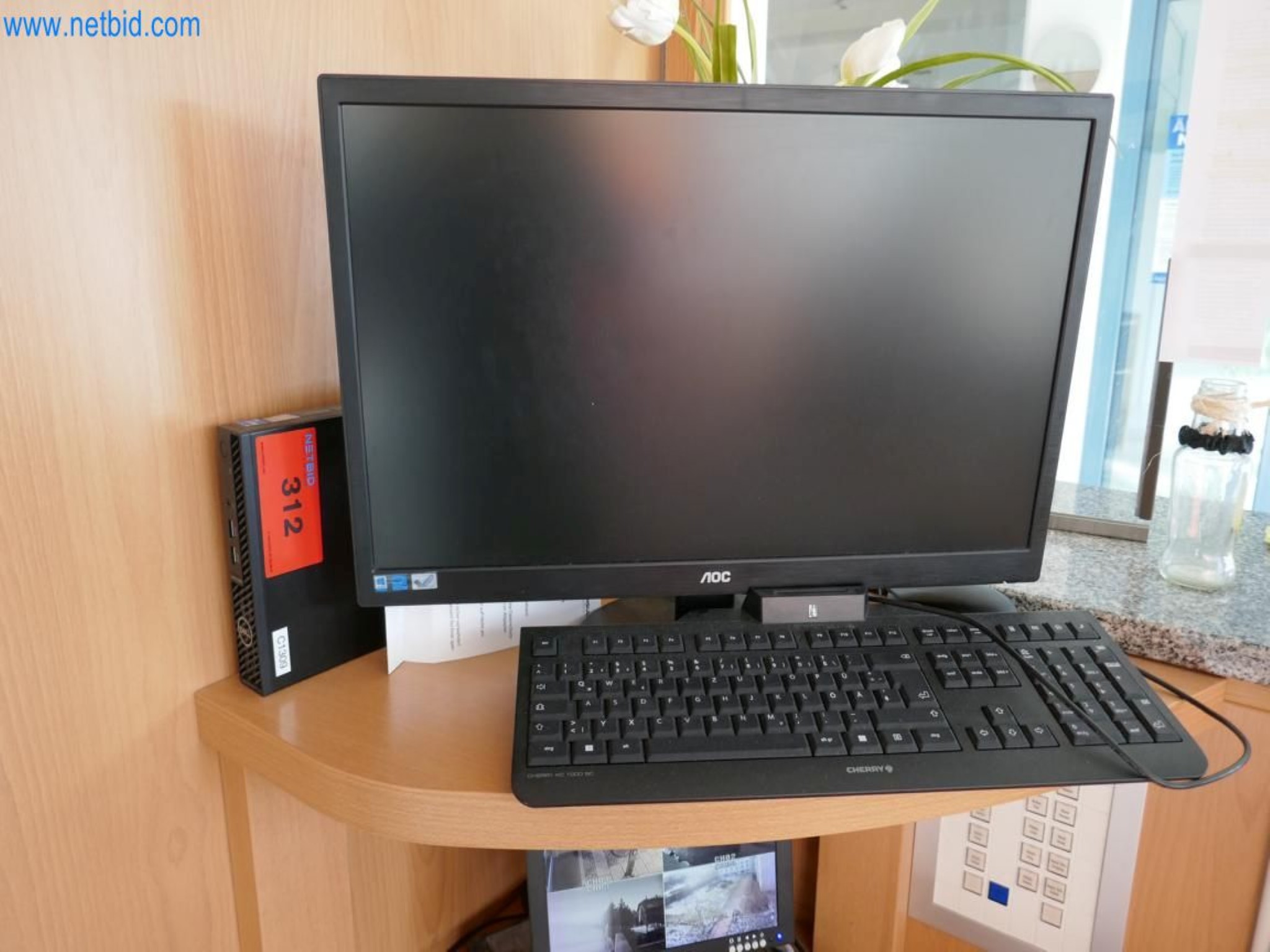 Medyczny sprzęt techniczny, wyposażenie sal operacyjnych, sterylne tace oraz sprzęt i meble szpitalne-1