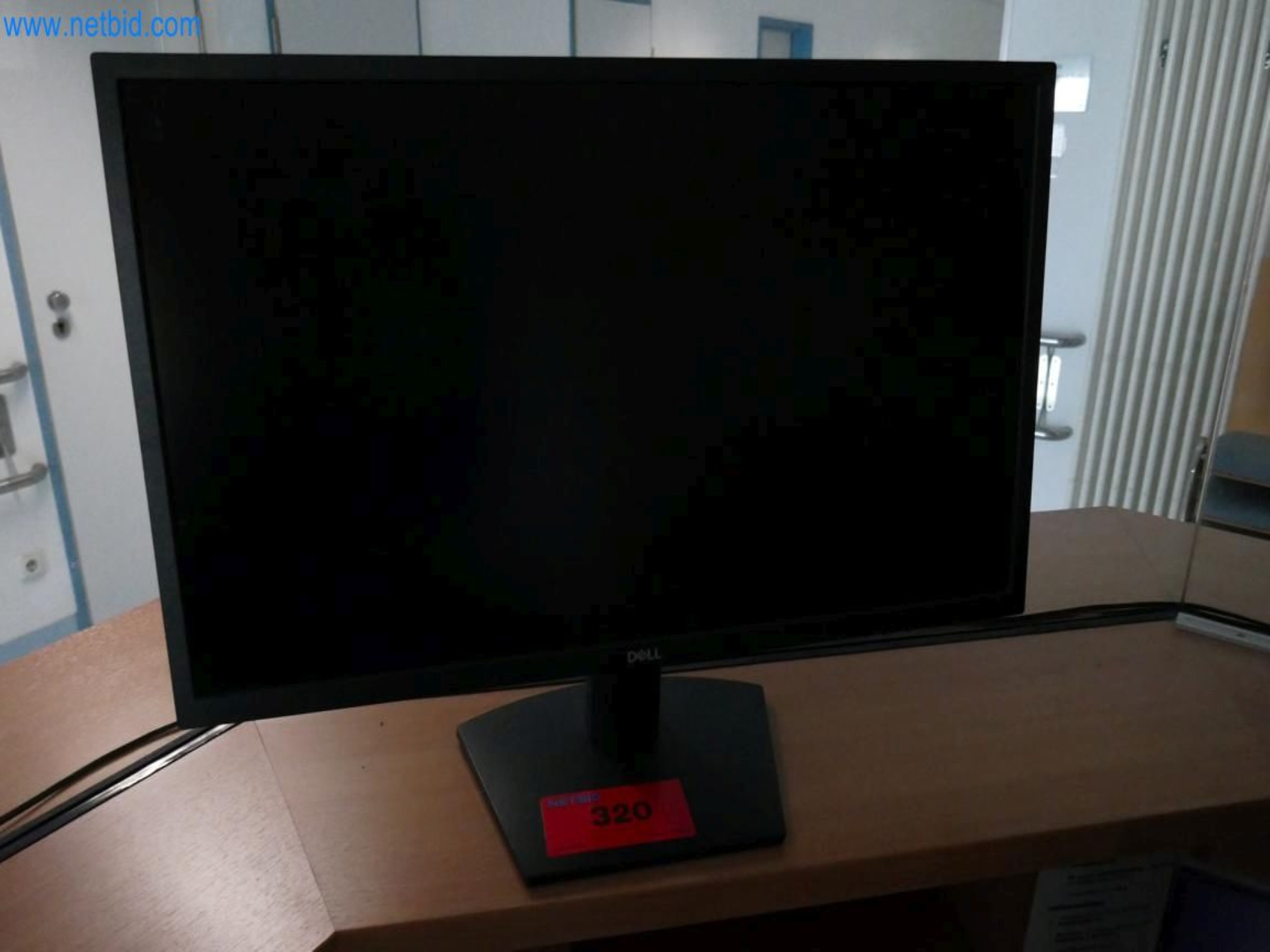 Medyczny sprzęt techniczny, wyposażenie sal operacyjnych, sterylne tace oraz sprzęt i meble szpitalne-1