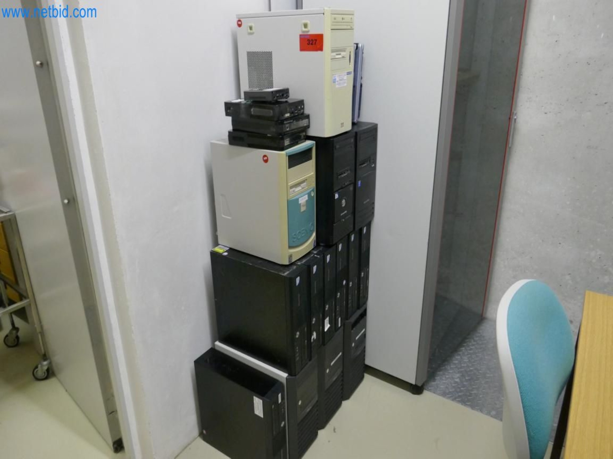 Medyczny sprzęt techniczny, wyposażenie sal operacyjnych, sterylne tace oraz sprzęt i meble szpitalne-1