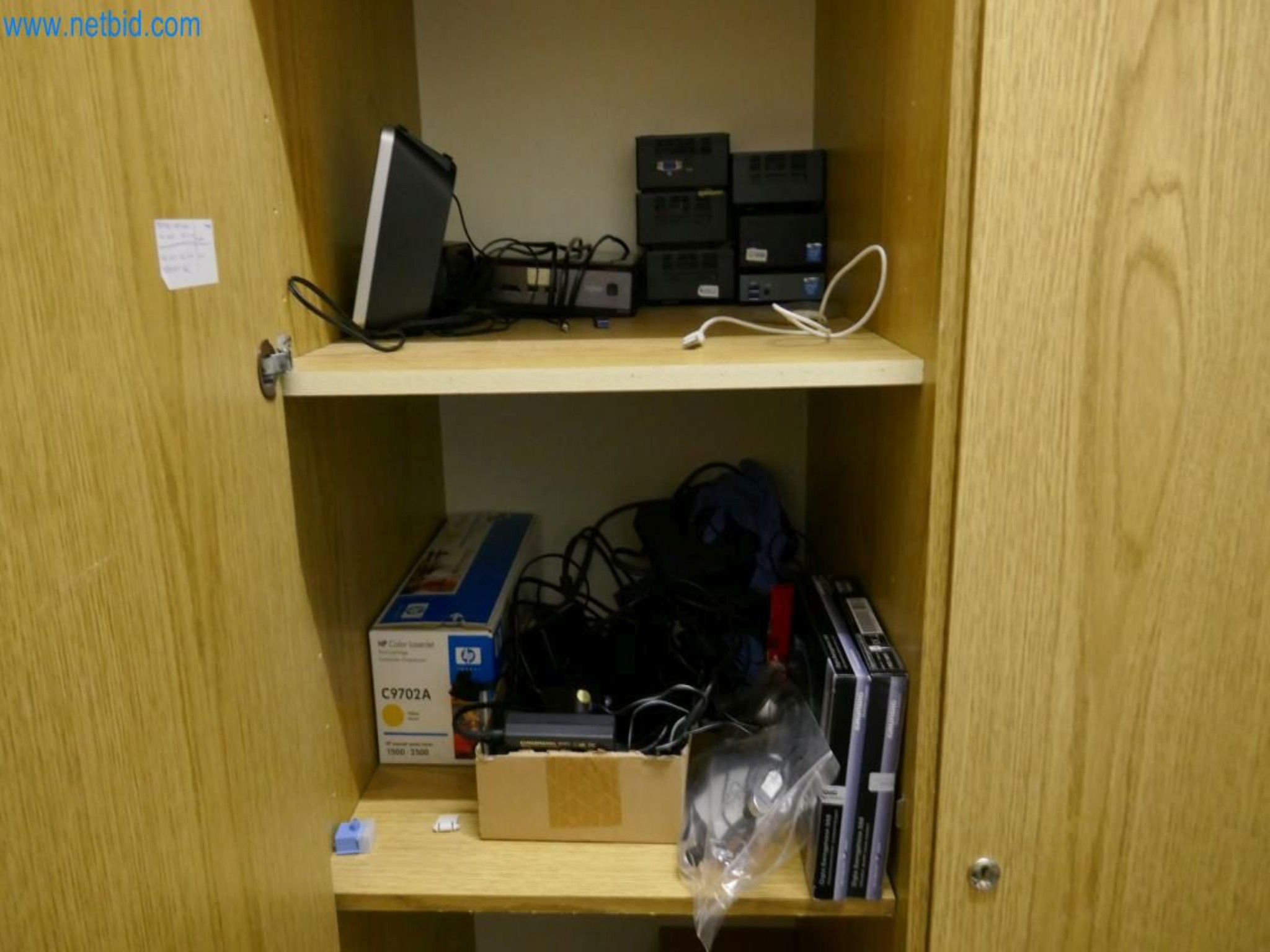 Medyczny sprzęt techniczny, wyposażenie sal operacyjnych, sterylne tace oraz sprzęt i meble szpitalne-3