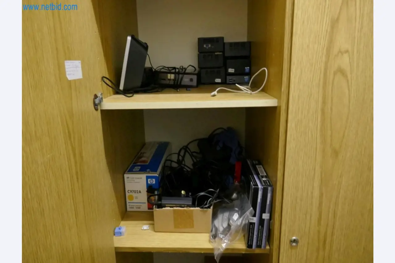 Medyczny sprzęt techniczny, wyposażenie sal operacyjnych, sterylne tace oraz sprzęt i meble szpitalne-3