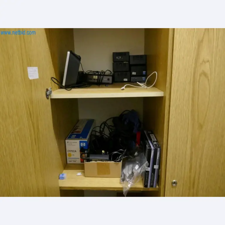 Medyczny sprzęt techniczny, wyposażenie sal operacyjnych, sterylne tace oraz sprzęt i meble szpitalne-3