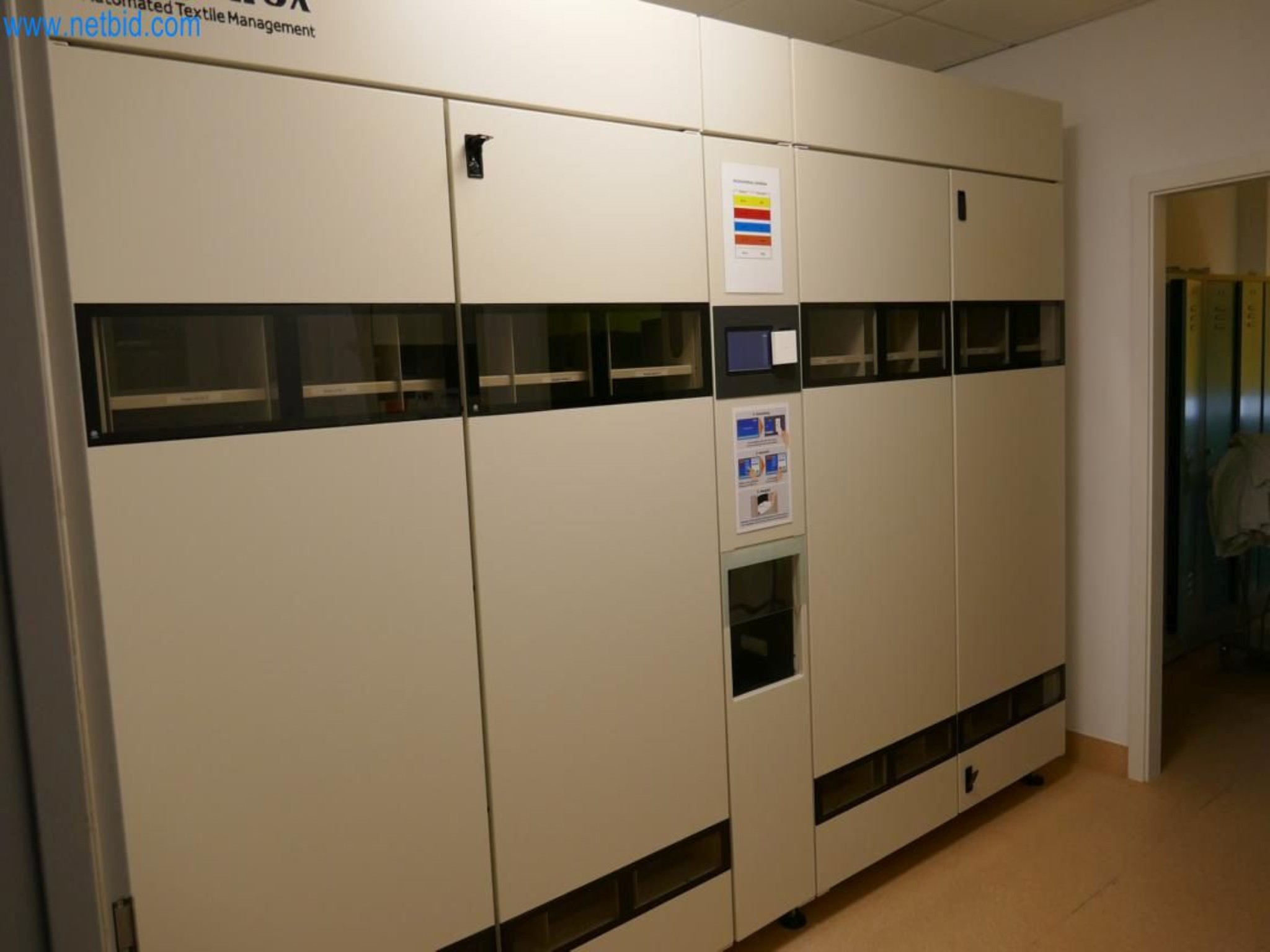 Medyczny sprzęt techniczny, wyposażenie sal operacyjnych, sterylne tace oraz sprzęt i meble szpitalne-3