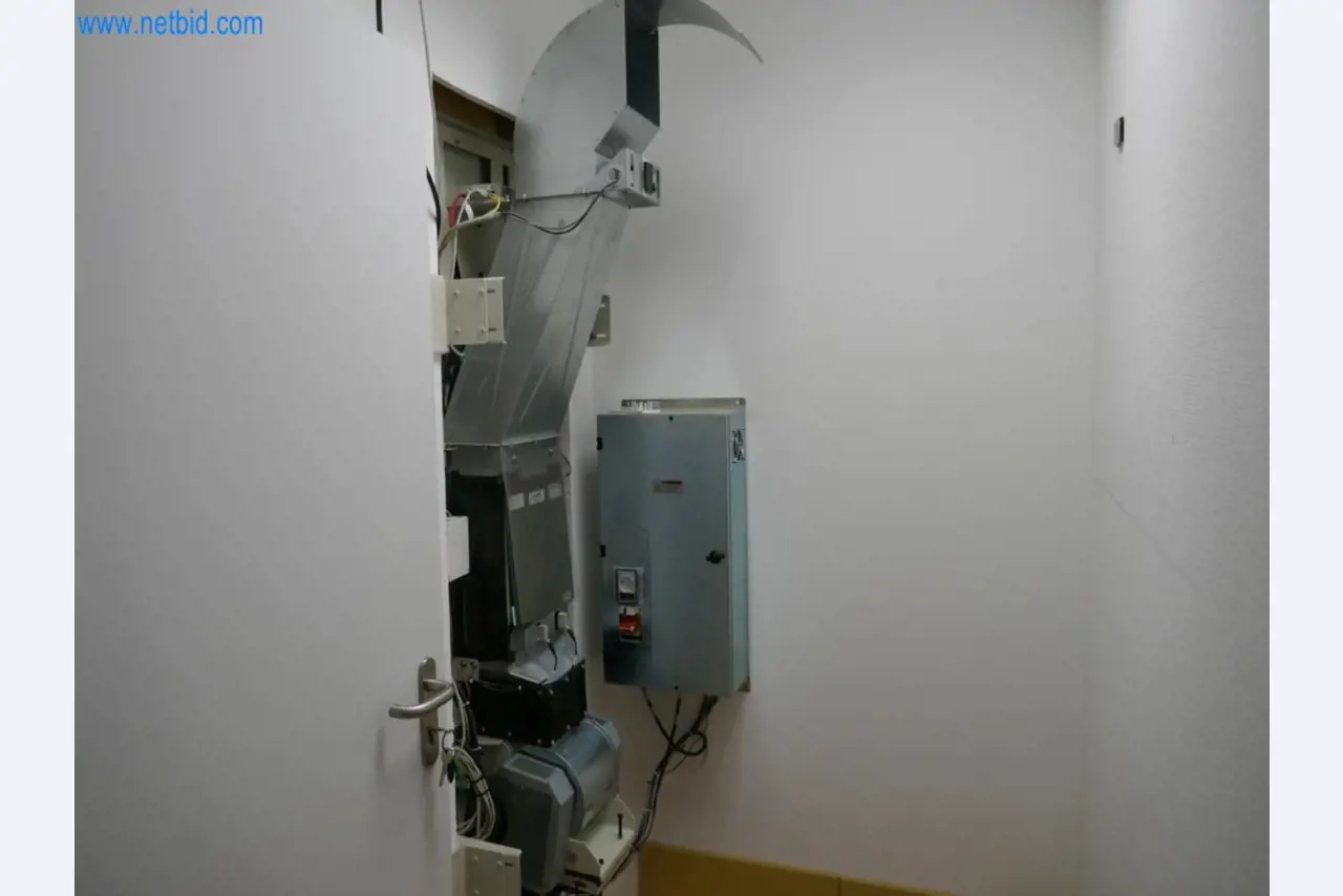 Medyczny sprzęt techniczny, wyposażenie sal operacyjnych, sterylne tace oraz sprzęt i meble szpitalne-6