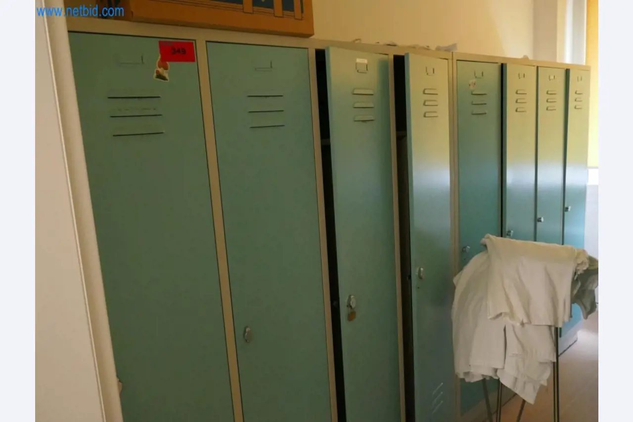 Medyczny sprzęt techniczny, wyposażenie sal operacyjnych, sterylne tace oraz sprzęt i meble szpitalne-1