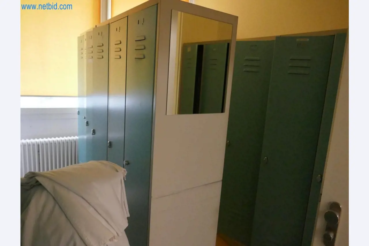 Medyczny sprzęt techniczny, wyposażenie sal operacyjnych, sterylne tace oraz sprzęt i meble szpitalne-2