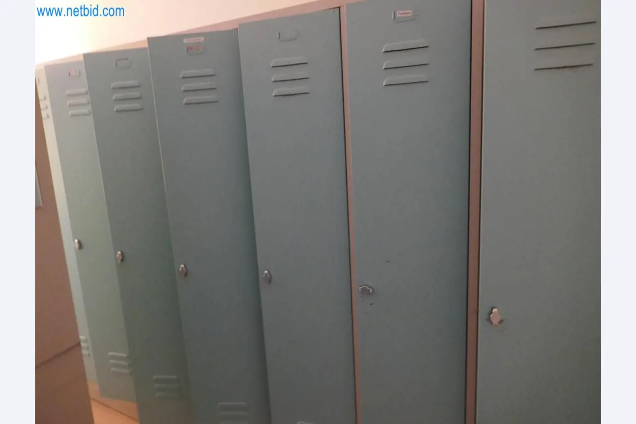 Medyczny sprzęt techniczny, wyposażenie sal operacyjnych, sterylne tace oraz sprzęt i meble szpitalne-3