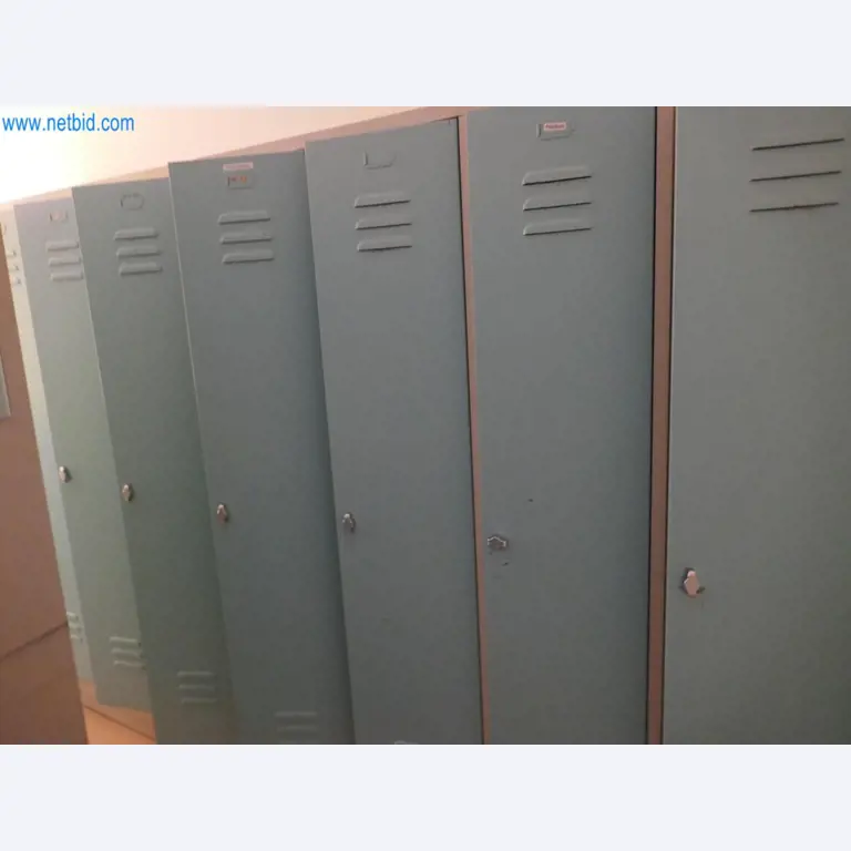 Medyczny sprzęt techniczny, wyposażenie sal operacyjnych, sterylne tace oraz sprzęt i meble szpitalne-3