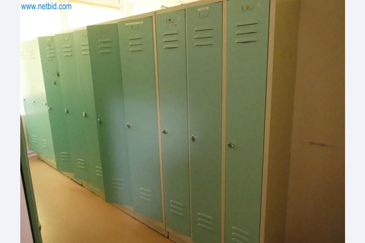 Medyczny sprzęt techniczny, wyposażenie sal operacyjnych, sterylne tace oraz sprzęt i meble szpitalne-4