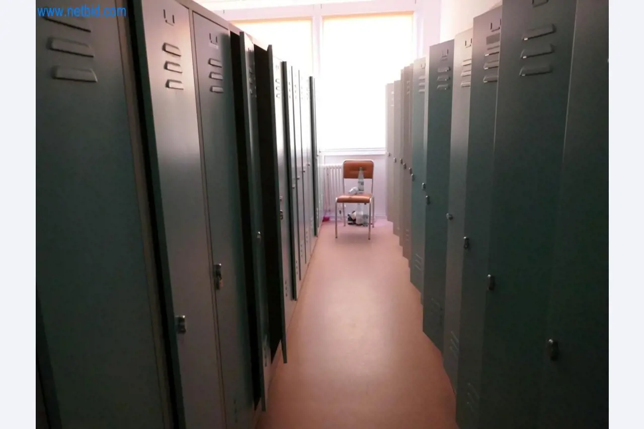 Medyczny sprzęt techniczny, wyposażenie sal operacyjnych, sterylne tace oraz sprzęt i meble szpitalne-6