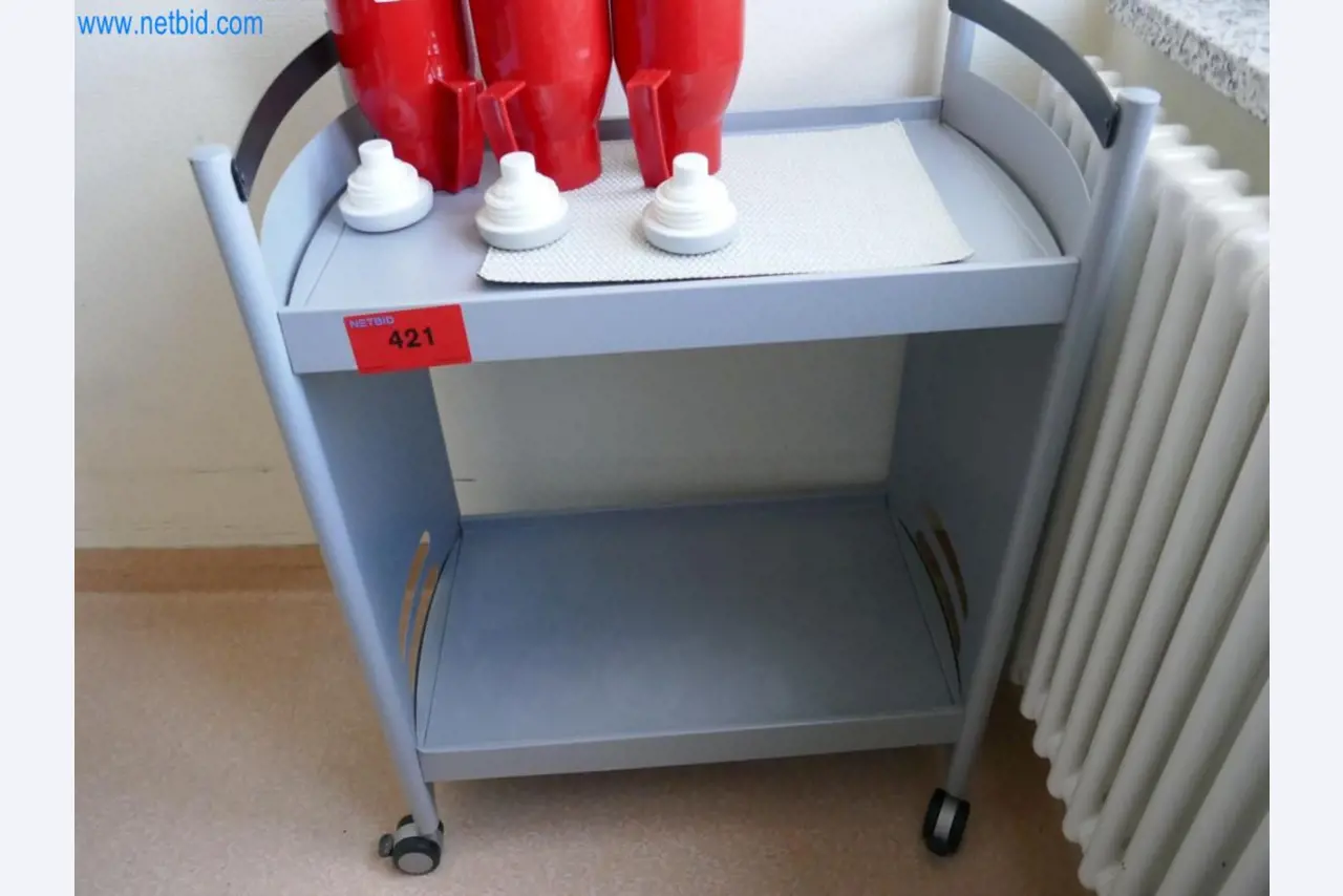 Medyczny sprzęt techniczny, wyposażenie sal operacyjnych, sterylne tace oraz sprzęt i meble szpitalne-1