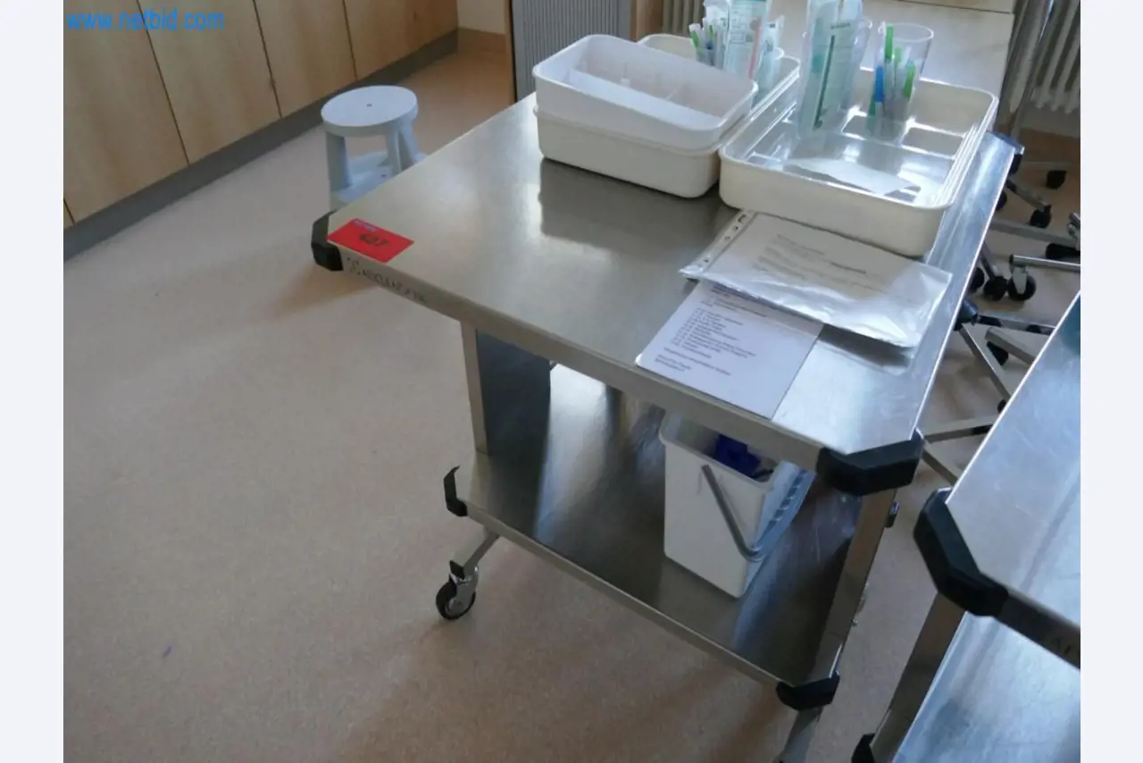 Medyczny sprzęt techniczny, wyposażenie sal operacyjnych, sterylne tace oraz sprzęt i meble szpitalne-2