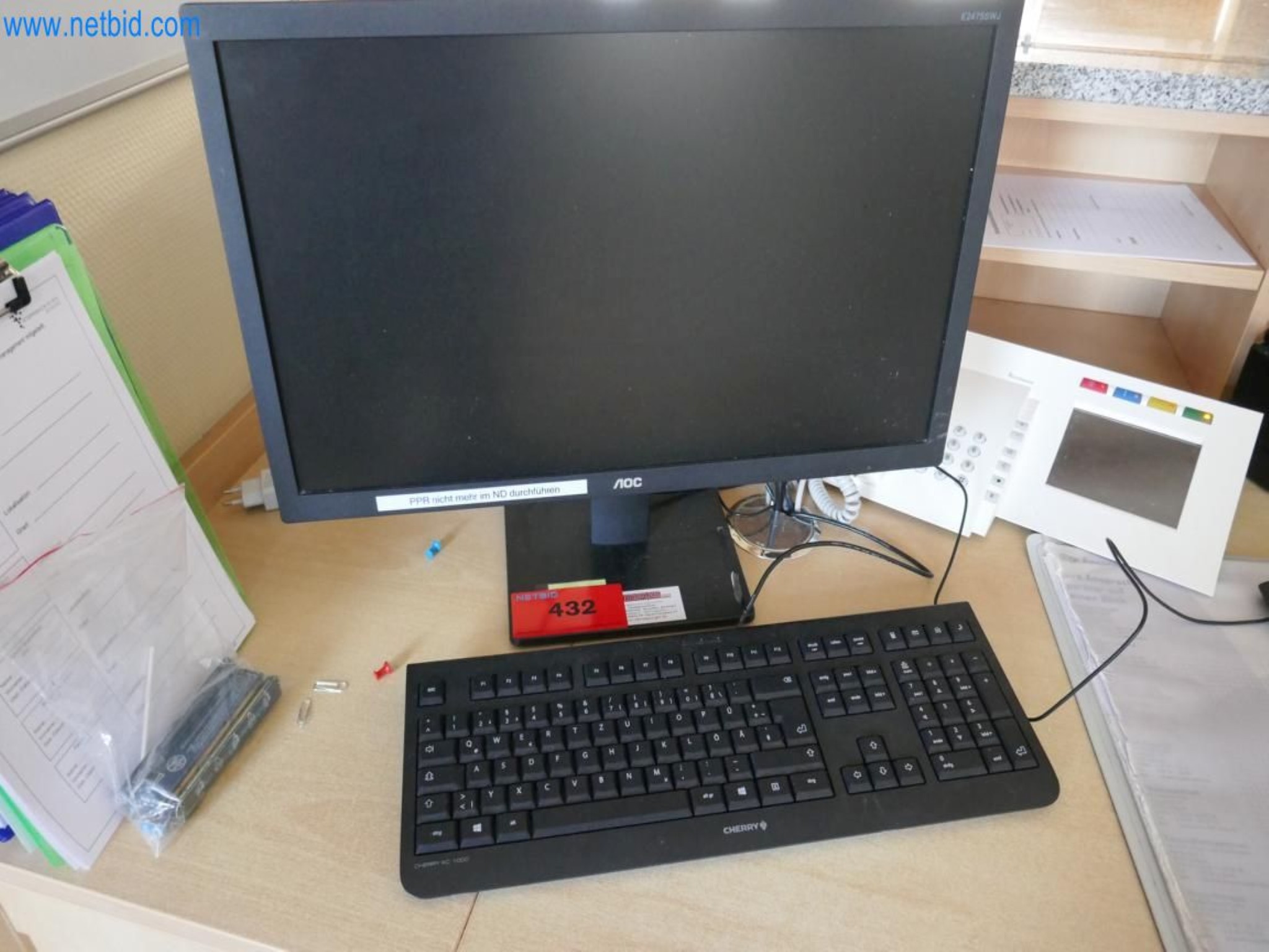 Medyczny sprzęt techniczny, wyposażenie sal operacyjnych, sterylne tace oraz sprzęt i meble szpitalne-1