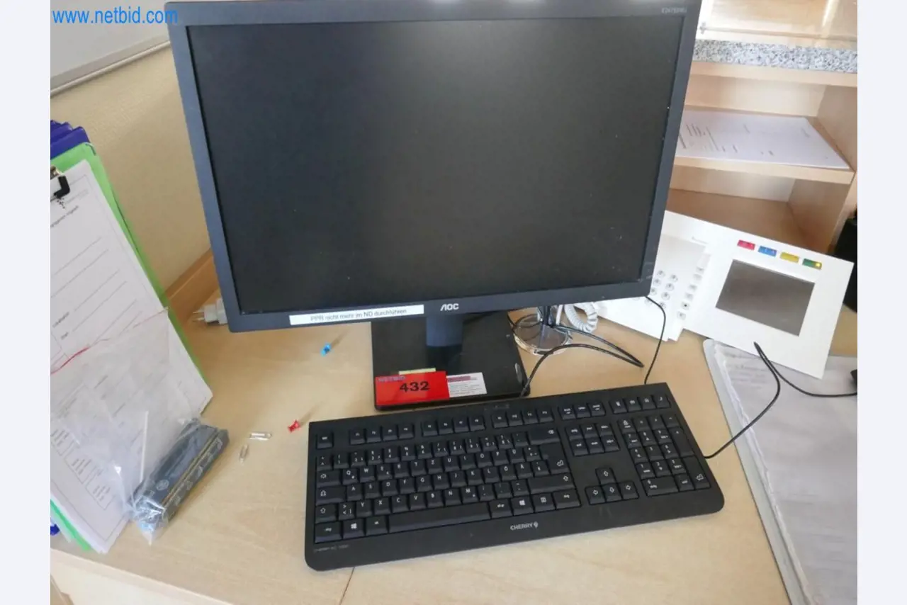 Medyczny sprzęt techniczny, wyposażenie sal operacyjnych, sterylne tace oraz sprzęt i meble szpitalne-1