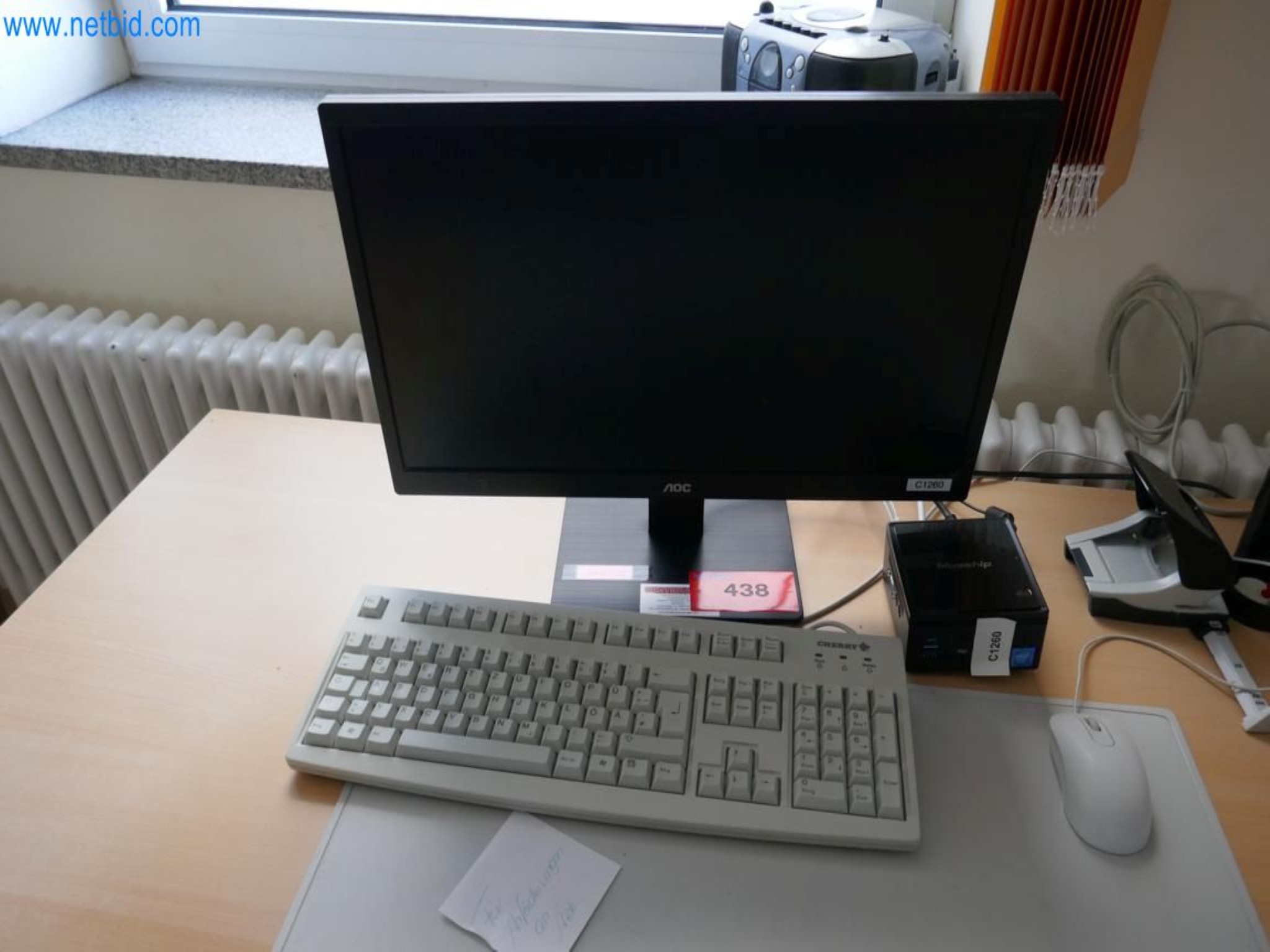 Medyczny sprzęt techniczny, wyposażenie sal operacyjnych, sterylne tace oraz sprzęt i meble szpitalne-1