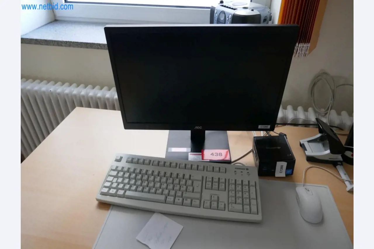 Medyczny sprzęt techniczny, wyposażenie sal operacyjnych, sterylne tace oraz sprzęt i meble szpitalne-1