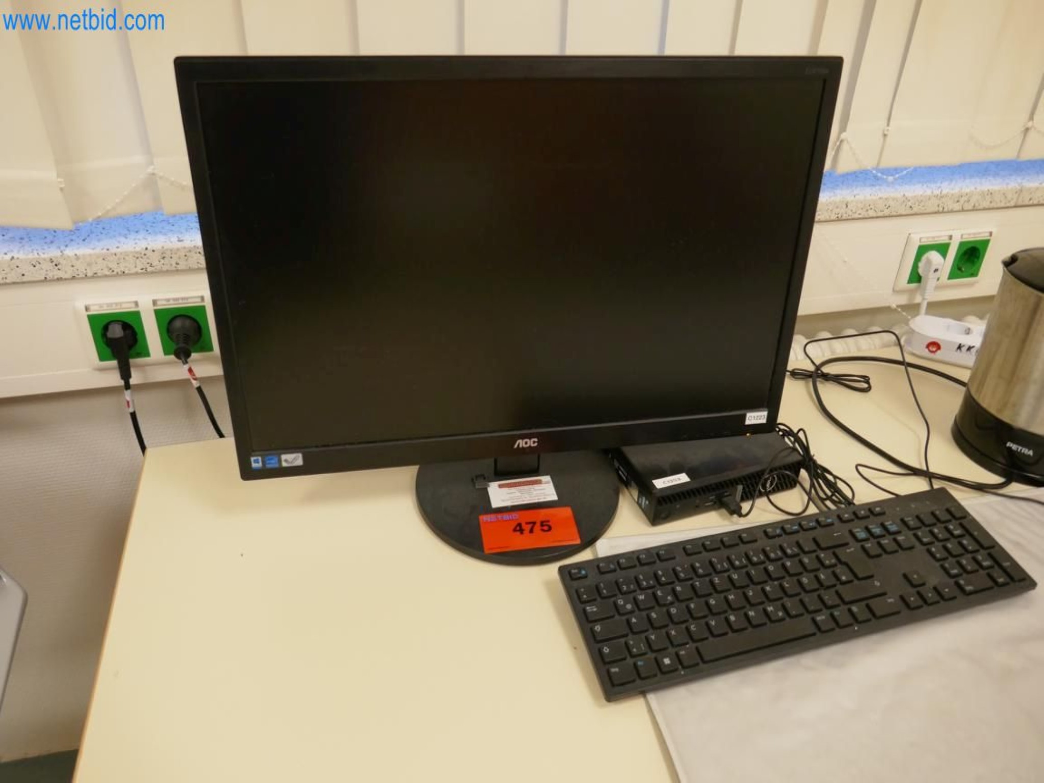 Medyczny sprzęt techniczny, wyposażenie sal operacyjnych, sterylne tace oraz sprzęt i meble szpitalne-1