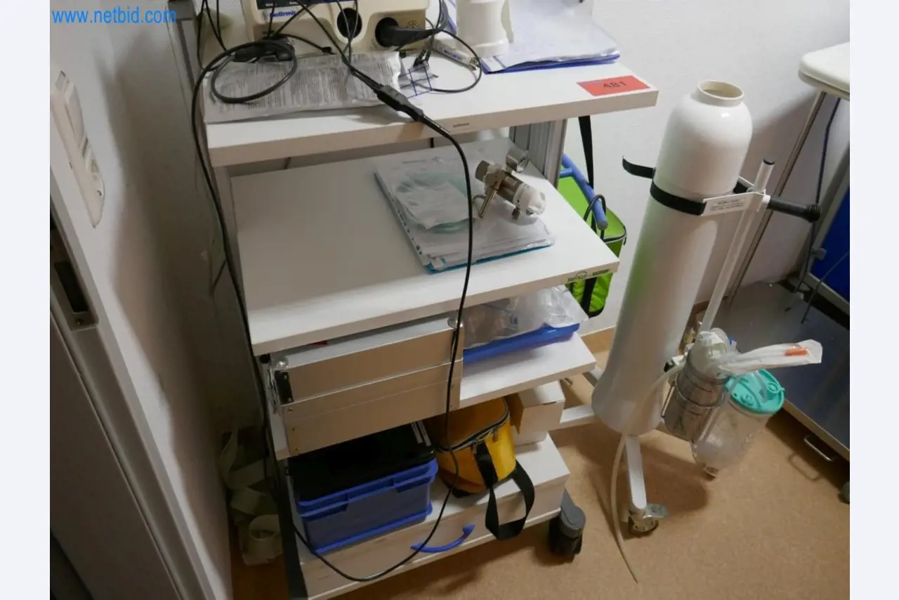 Medyczny sprzęt techniczny, wyposażenie sal operacyjnych, sterylne tace oraz sprzęt i meble szpitalne-1