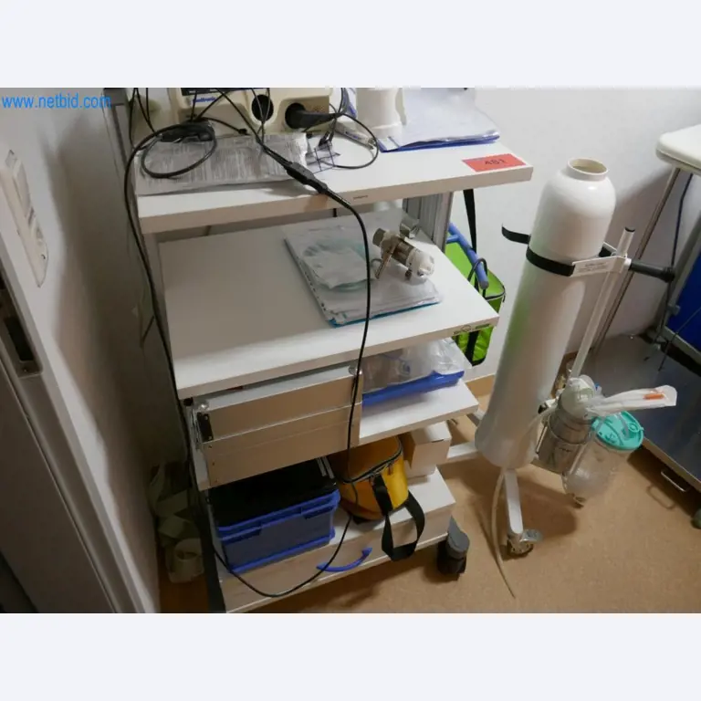 Medyczny sprzęt techniczny, wyposażenie sal operacyjnych, sterylne tace oraz sprzęt i meble szpitalne-1