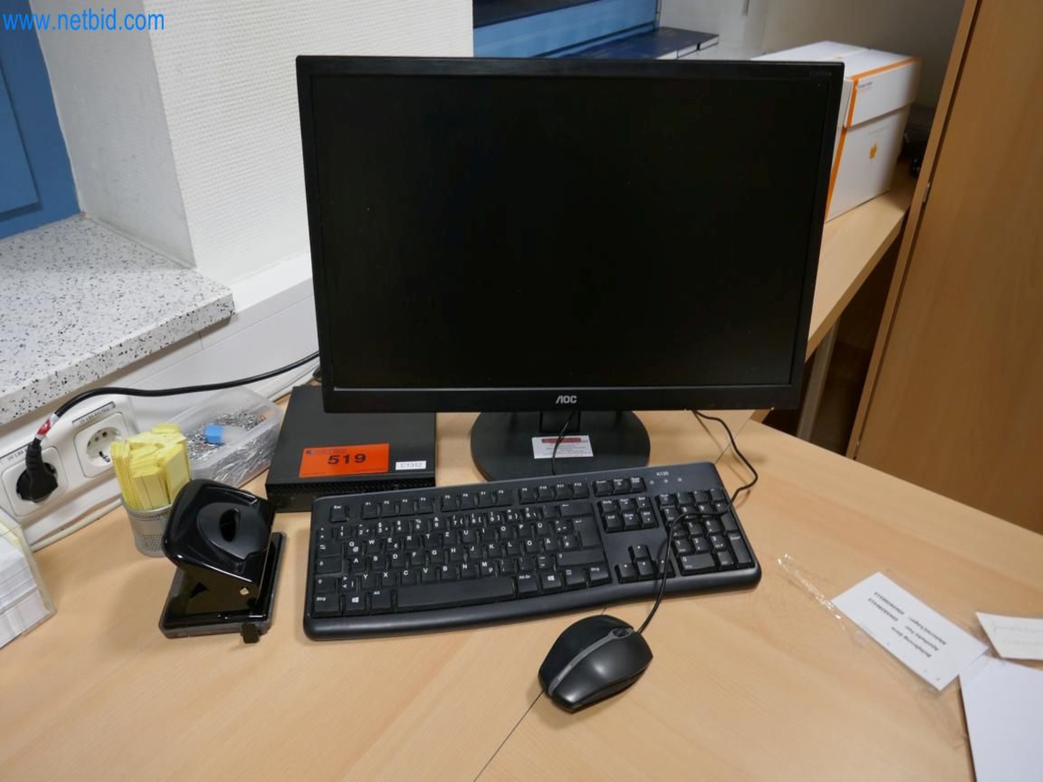 Medyczny sprzęt techniczny, wyposażenie sal operacyjnych, sterylne tace oraz sprzęt i meble szpitalne-1