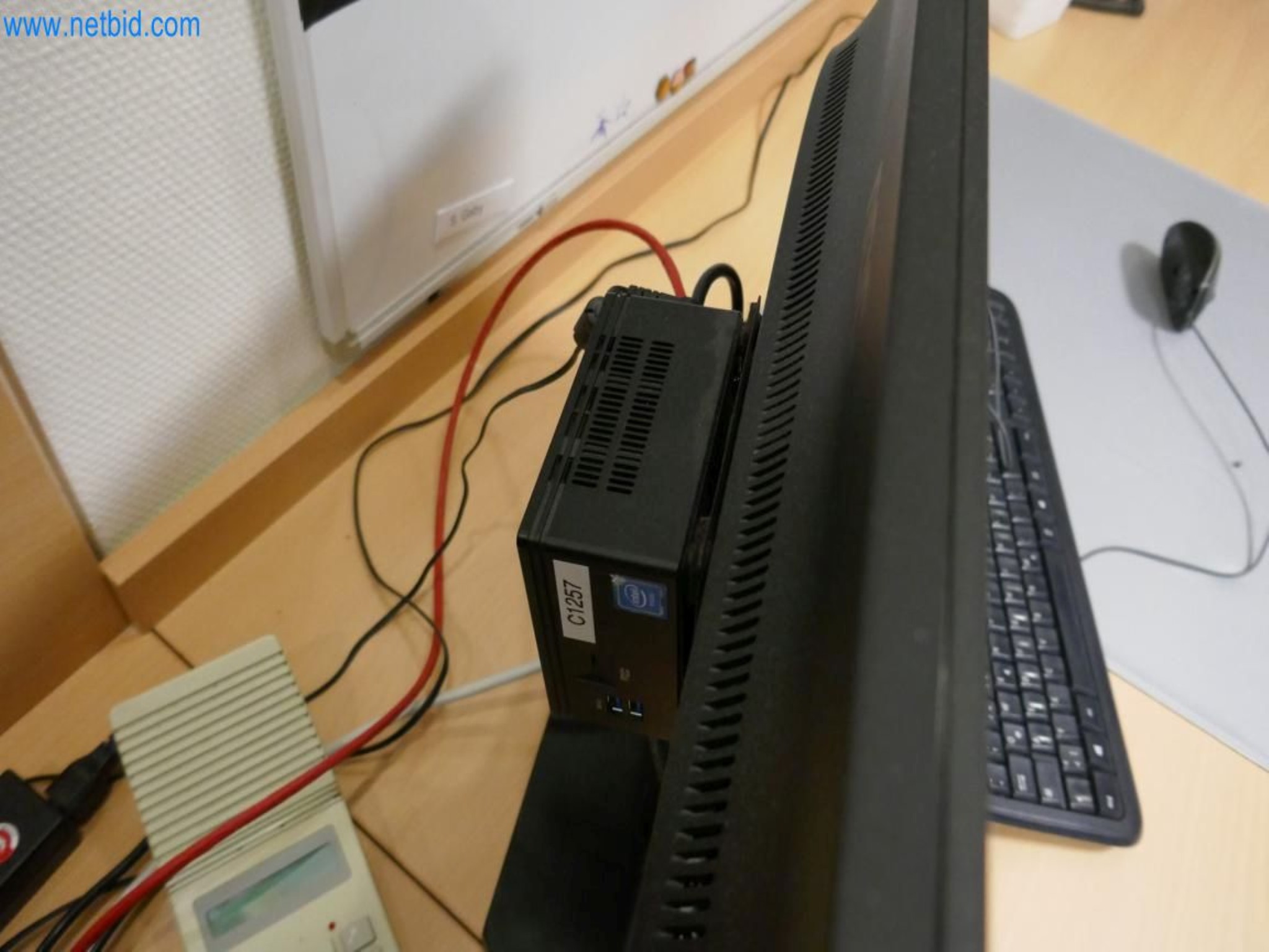 Medyczny sprzęt techniczny, wyposażenie sal operacyjnych, sterylne tace oraz sprzęt i meble szpitalne-2