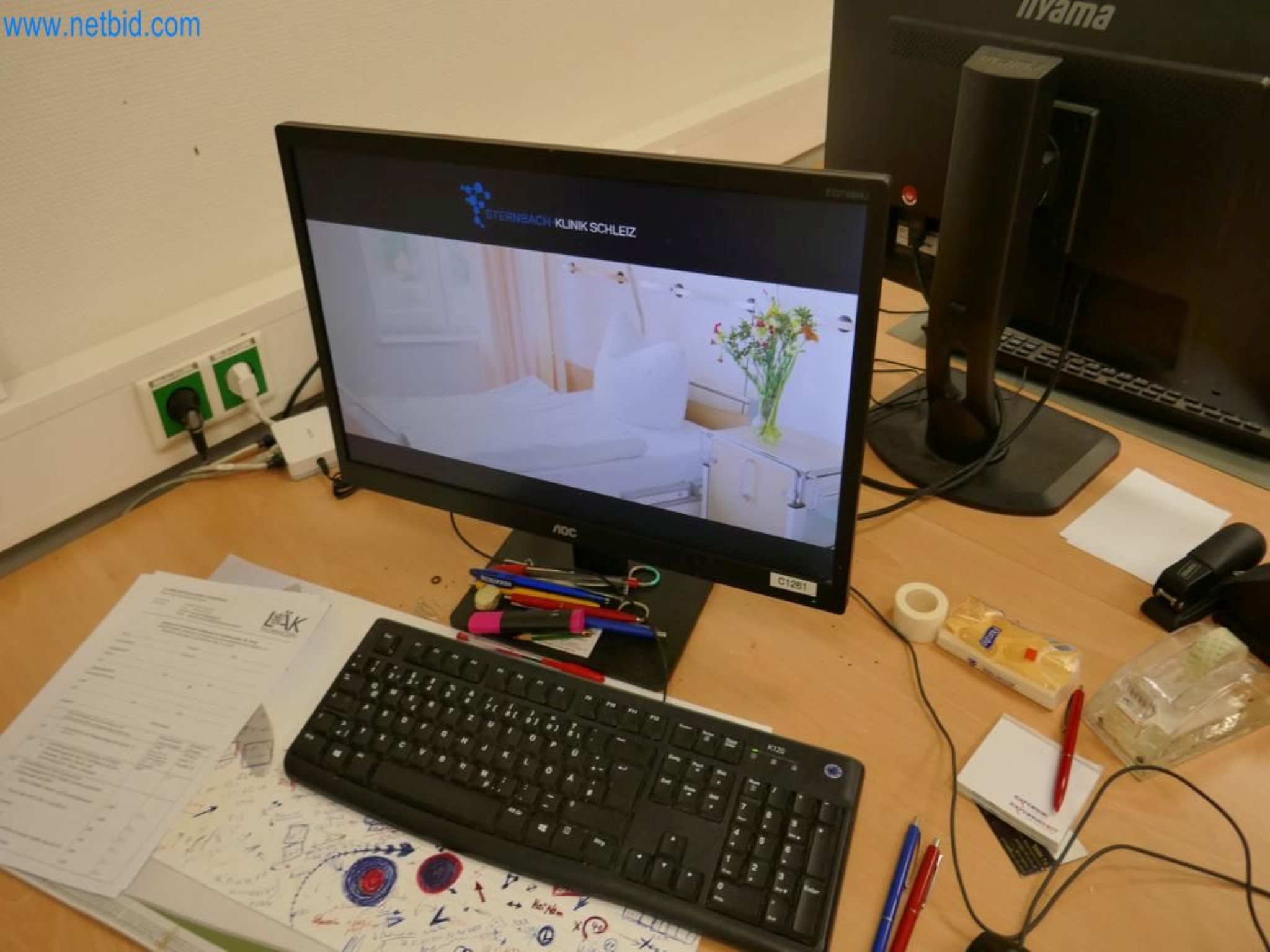 Medyczny sprzęt techniczny, wyposażenie sal operacyjnych, sterylne tace oraz sprzęt i meble szpitalne-2