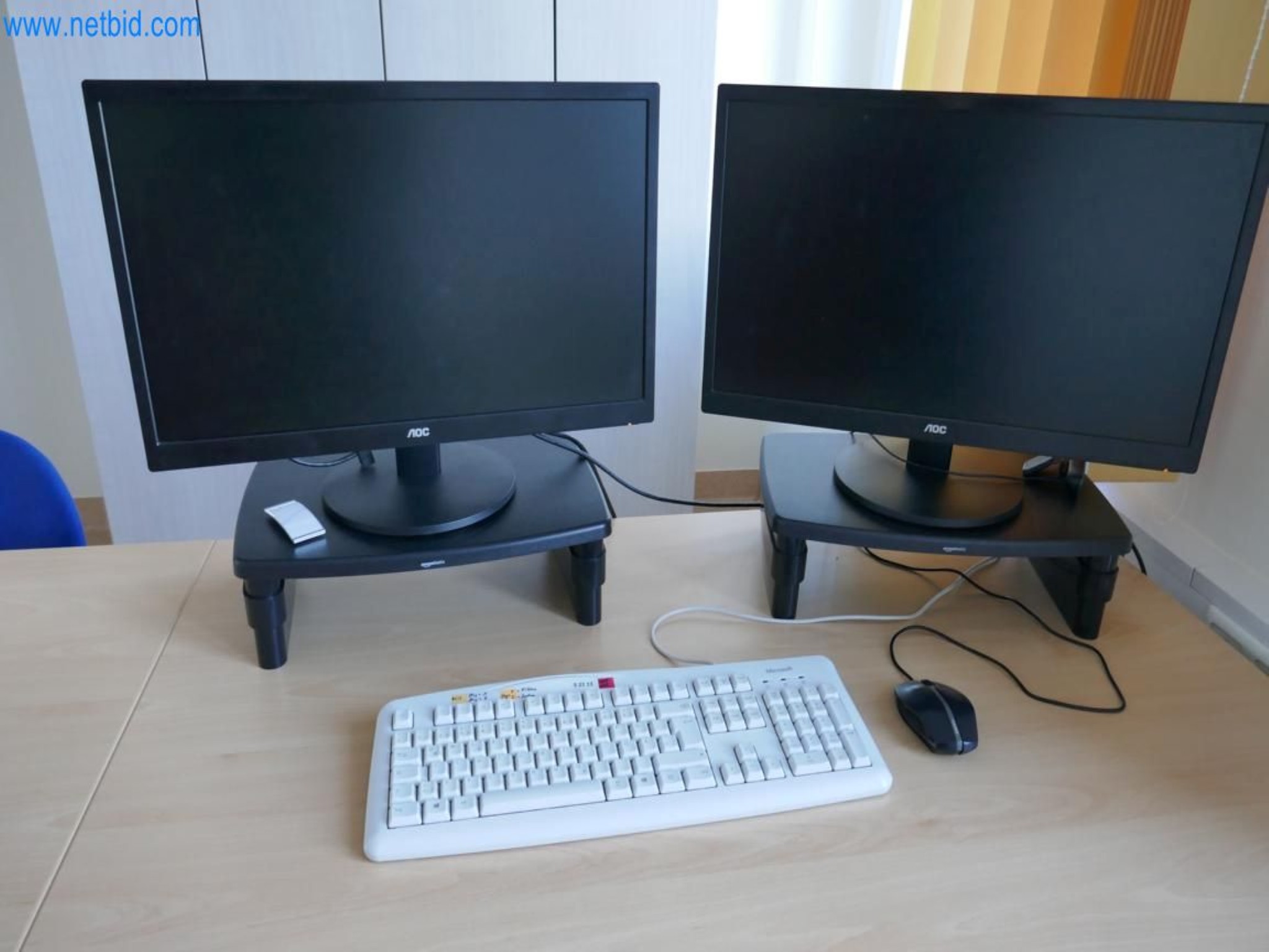 Medyczny sprzęt techniczny, wyposażenie sal operacyjnych, sterylne tace oraz sprzęt i meble szpitalne-1