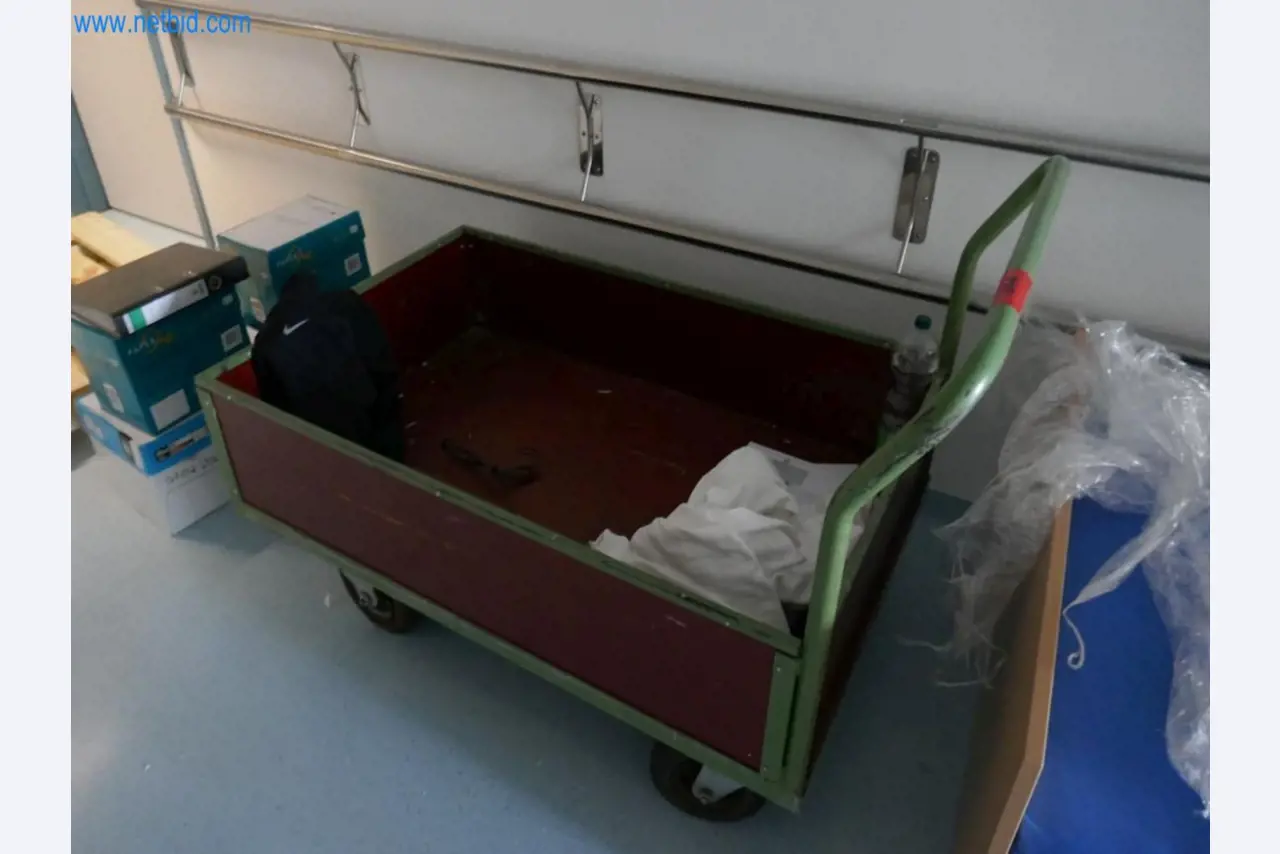 Medyczny sprzęt techniczny, wyposażenie sal operacyjnych, sterylne tace oraz sprzęt i meble szpitalne-1