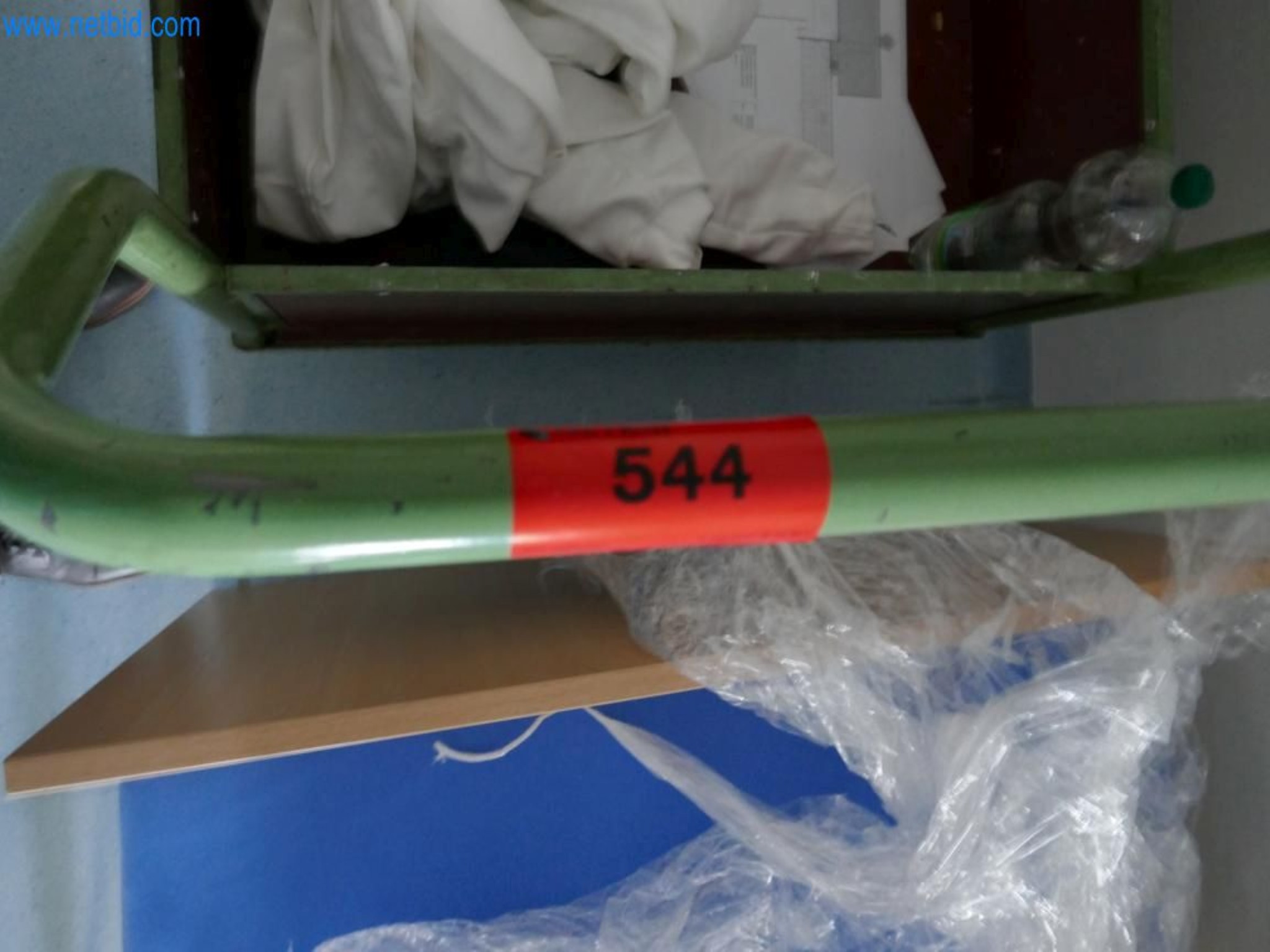 Medyczny sprzęt techniczny, wyposażenie sal operacyjnych, sterylne tace oraz sprzęt i meble szpitalne-2