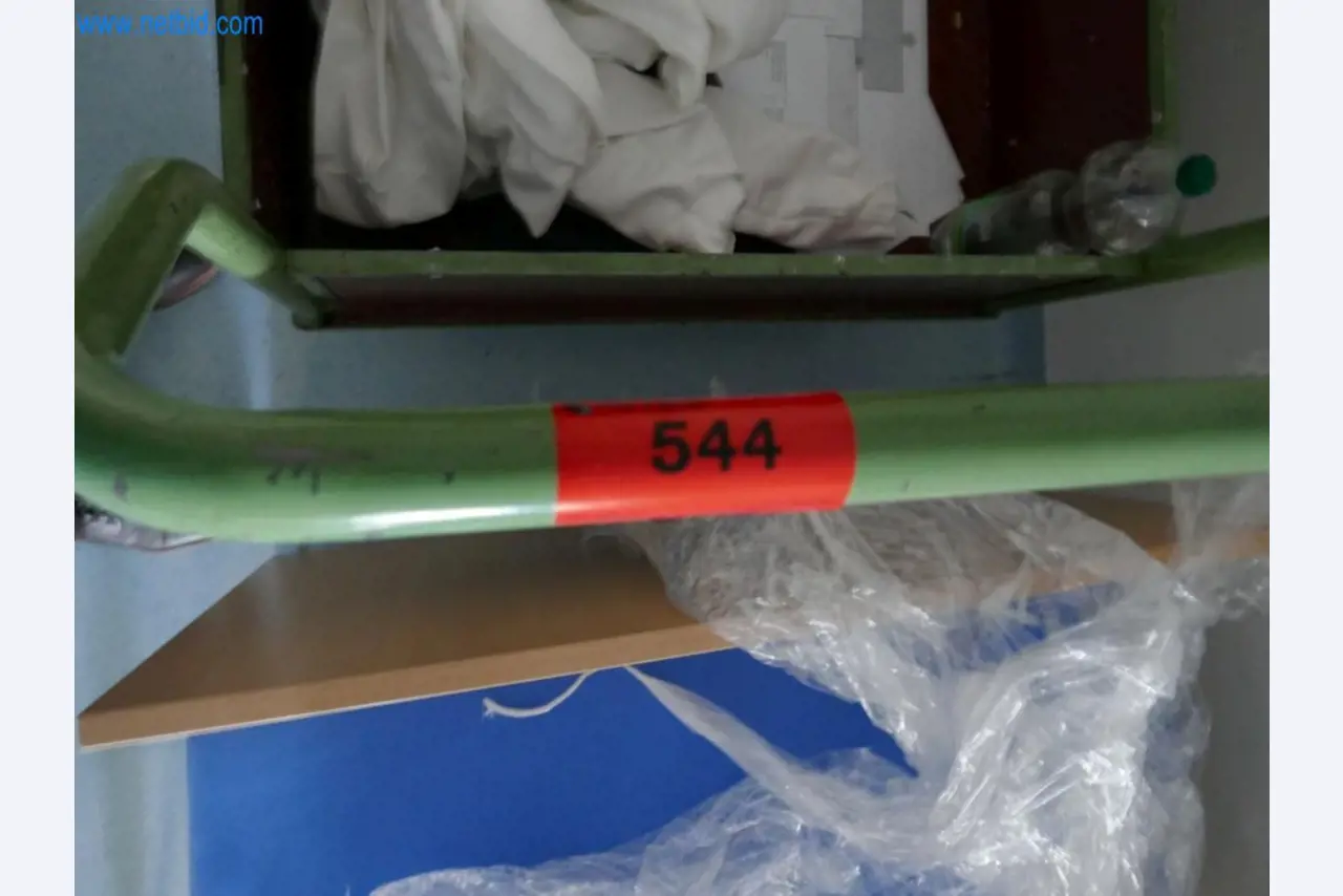 Medyczny sprzęt techniczny, wyposażenie sal operacyjnych, sterylne tace oraz sprzęt i meble szpitalne-2