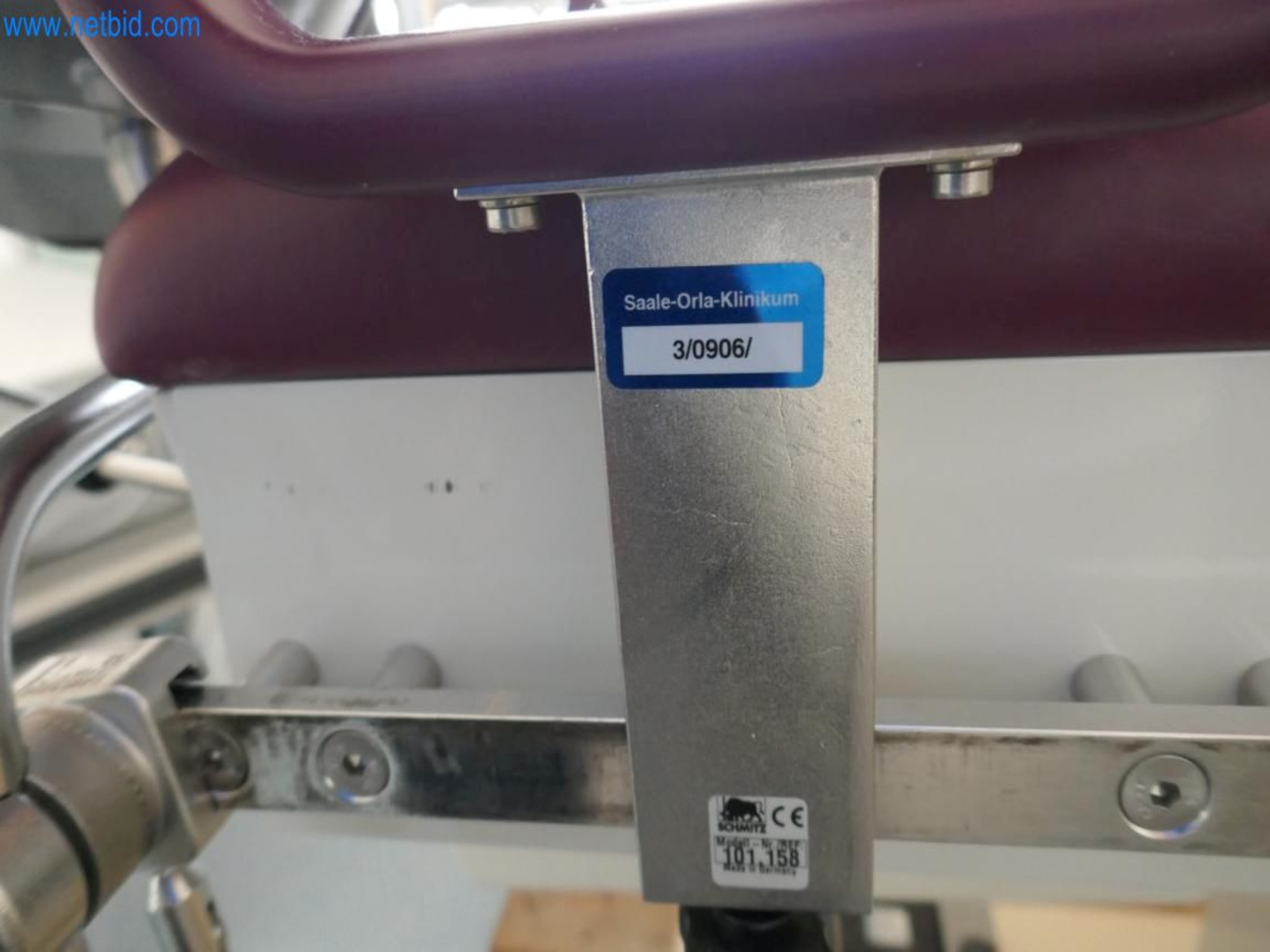 Medyczny sprzęt techniczny, wyposażenie sal operacyjnych, sterylne tace oraz sprzęt i meble szpitalne-2