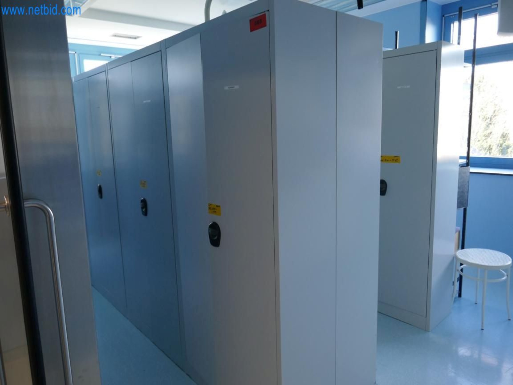 Medyczny sprzęt techniczny, wyposażenie sal operacyjnych, sterylne tace oraz sprzęt i meble szpitalne-1