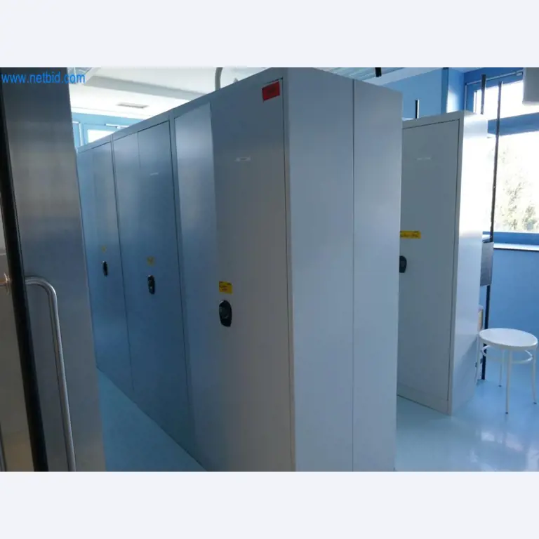 Medyczny sprzęt techniczny, wyposażenie sal operacyjnych, sterylne tace oraz sprzęt i meble szpitalne-1