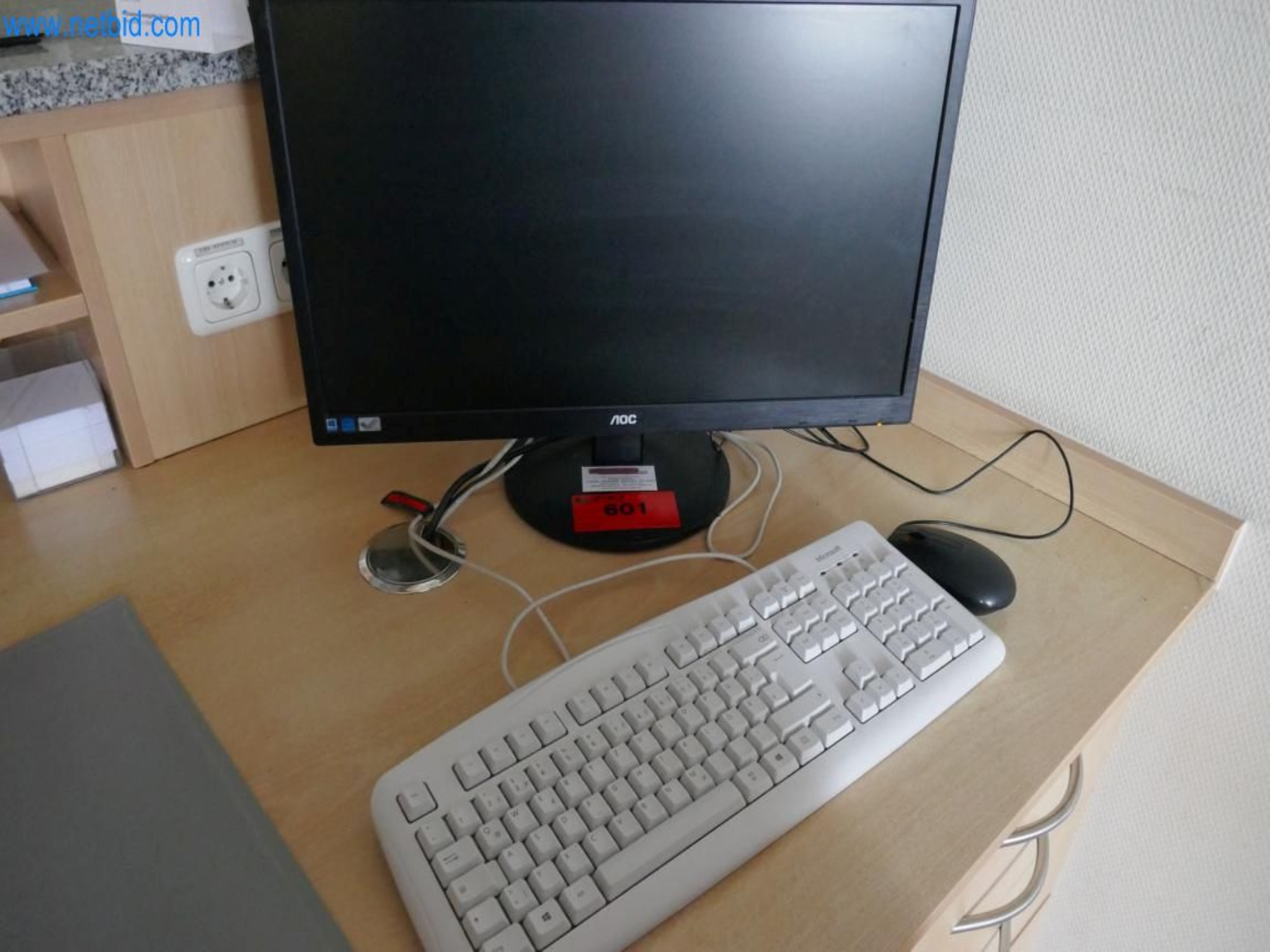 Medyczny sprzęt techniczny, wyposażenie sal operacyjnych, sterylne tace oraz sprzęt i meble szpitalne-1