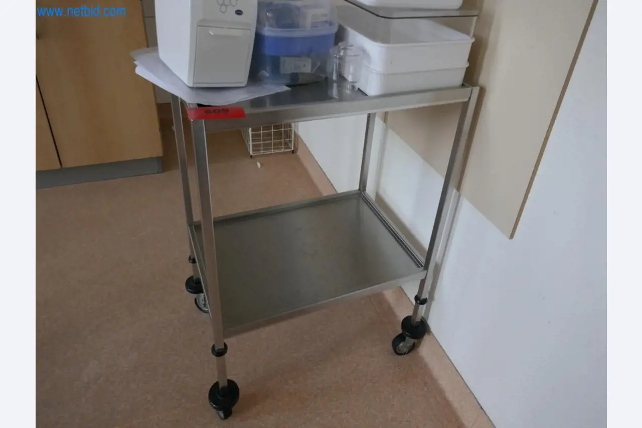 Medyczny sprzęt techniczny, wyposażenie sal operacyjnych, sterylne tace oraz sprzęt i meble szpitalne-1