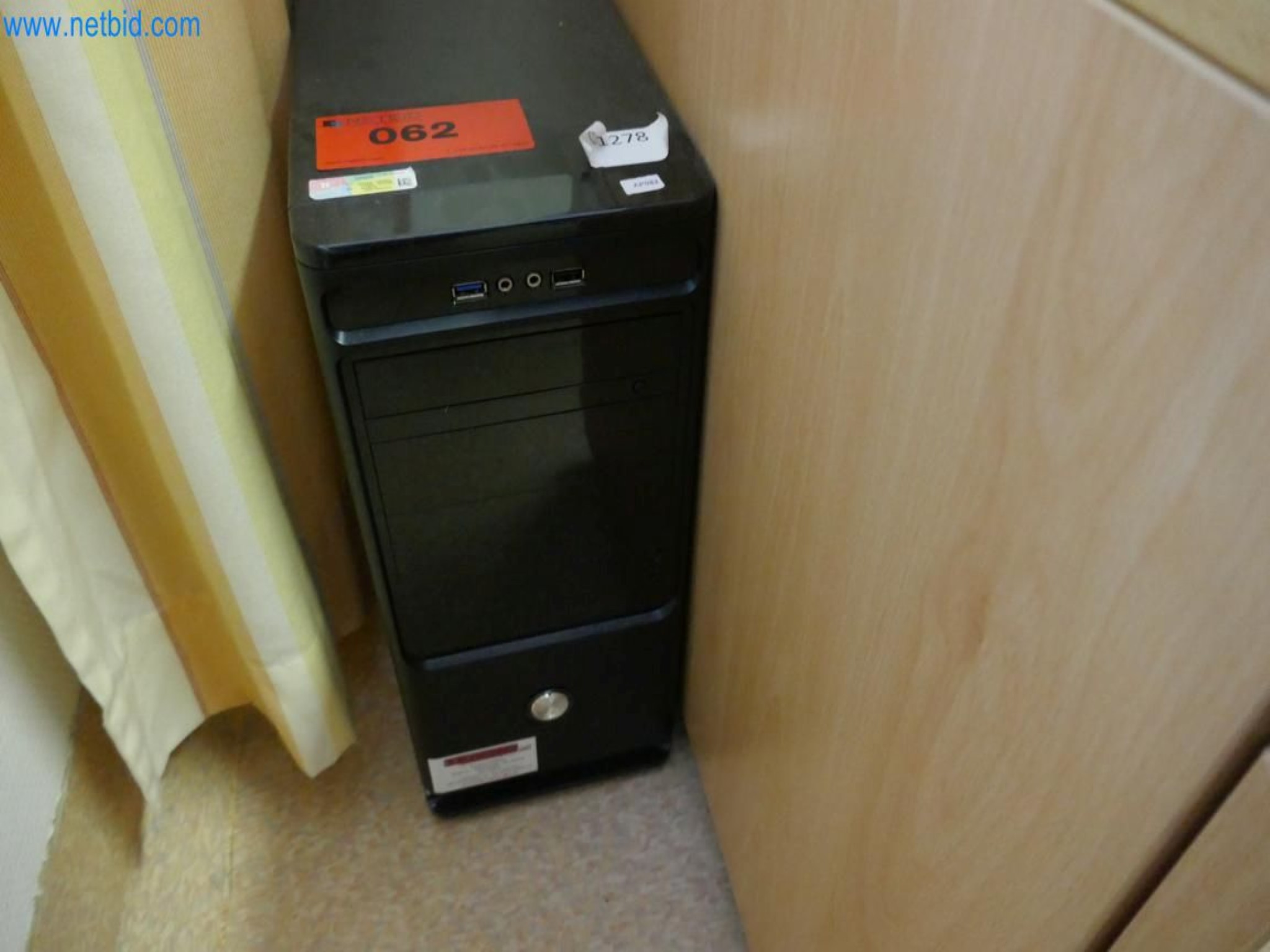 Medizinisch technische Geräte, OP-Einrichtung, Steri-Siebe sowie Einrichtung und Mobiliar eines Krankenhauses-1