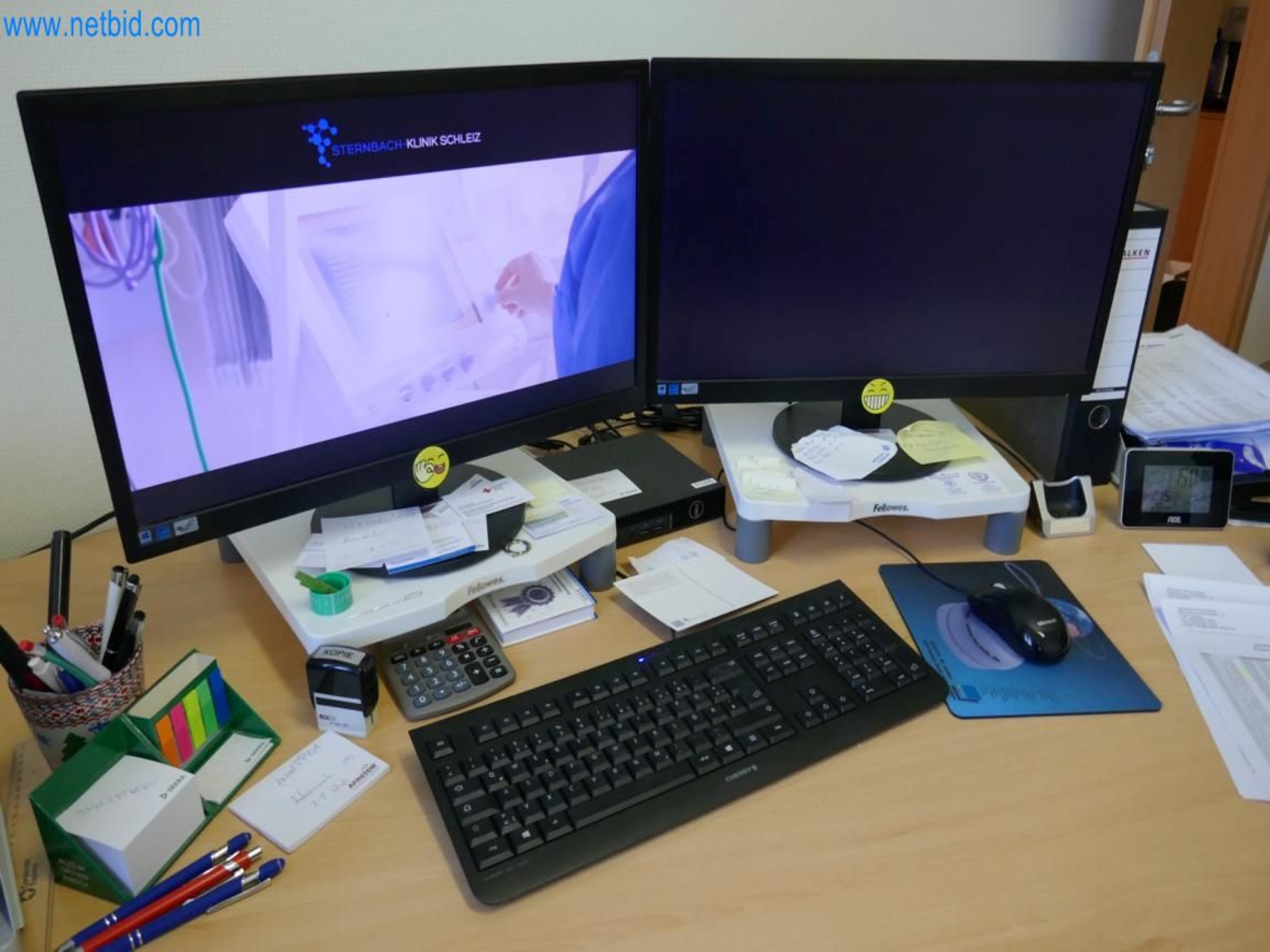 Medizinisch technische Geräte, OP-Einrichtung, Steri-Siebe sowie Einrichtung und Mobiliar eines Krankenhauses-2