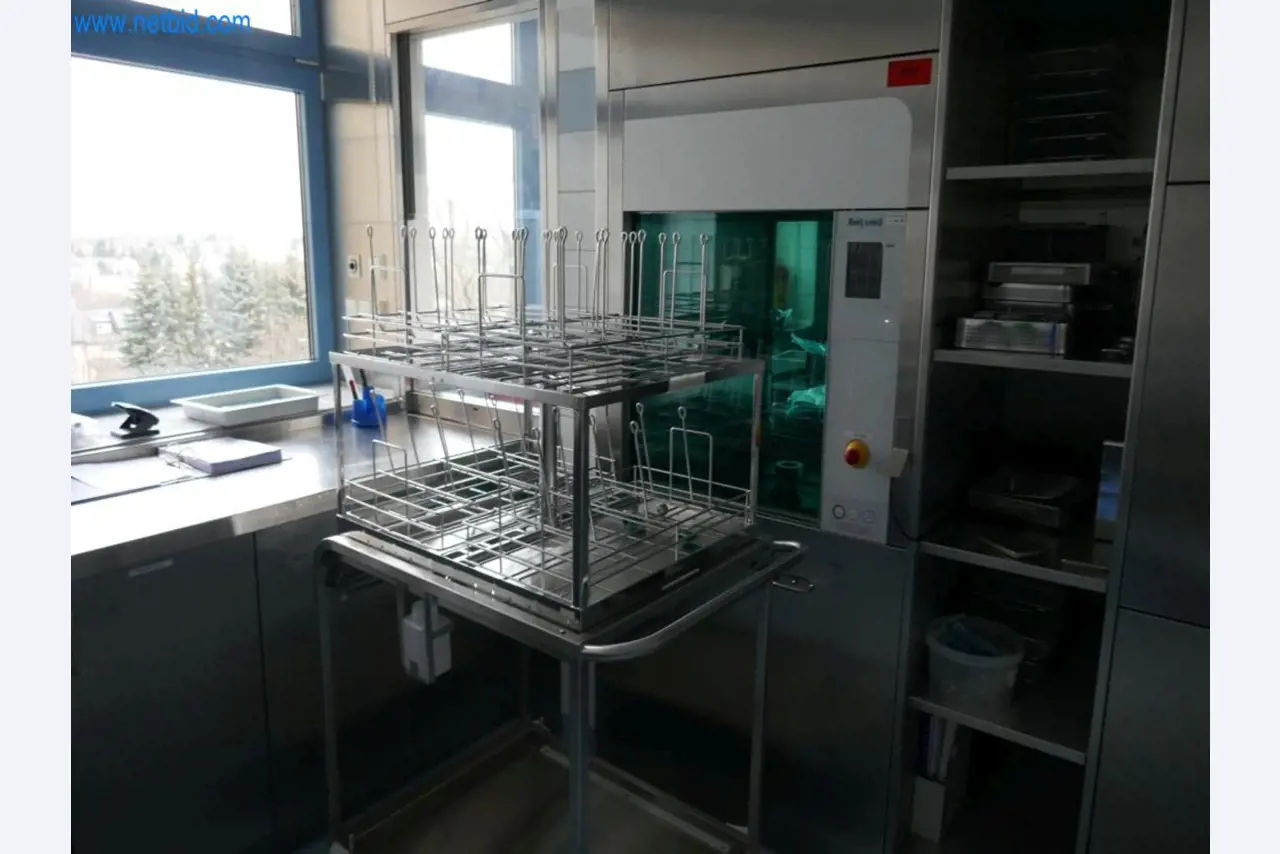 Medyczny sprzęt techniczny, wyposażenie sal operacyjnych, sterylne tace oraz sprzęt i meble szpitalne-1