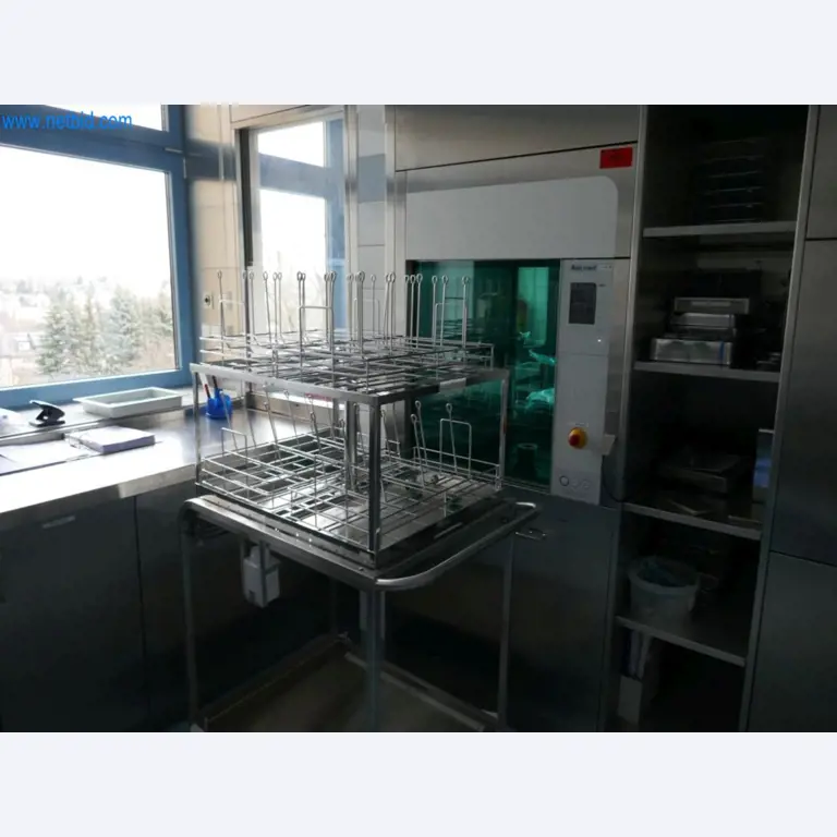 Medyczny sprzęt techniczny, wyposażenie sal operacyjnych, sterylne tace oraz sprzęt i meble szpitalne-1