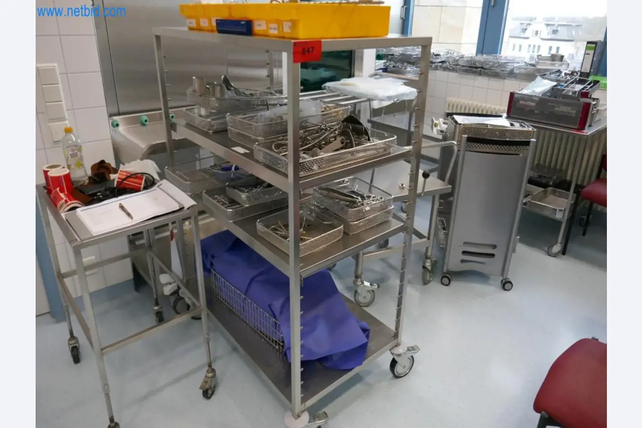 Medyczny sprzęt techniczny, wyposażenie sal operacyjnych, sterylne tace oraz sprzęt i meble szpitalne-1