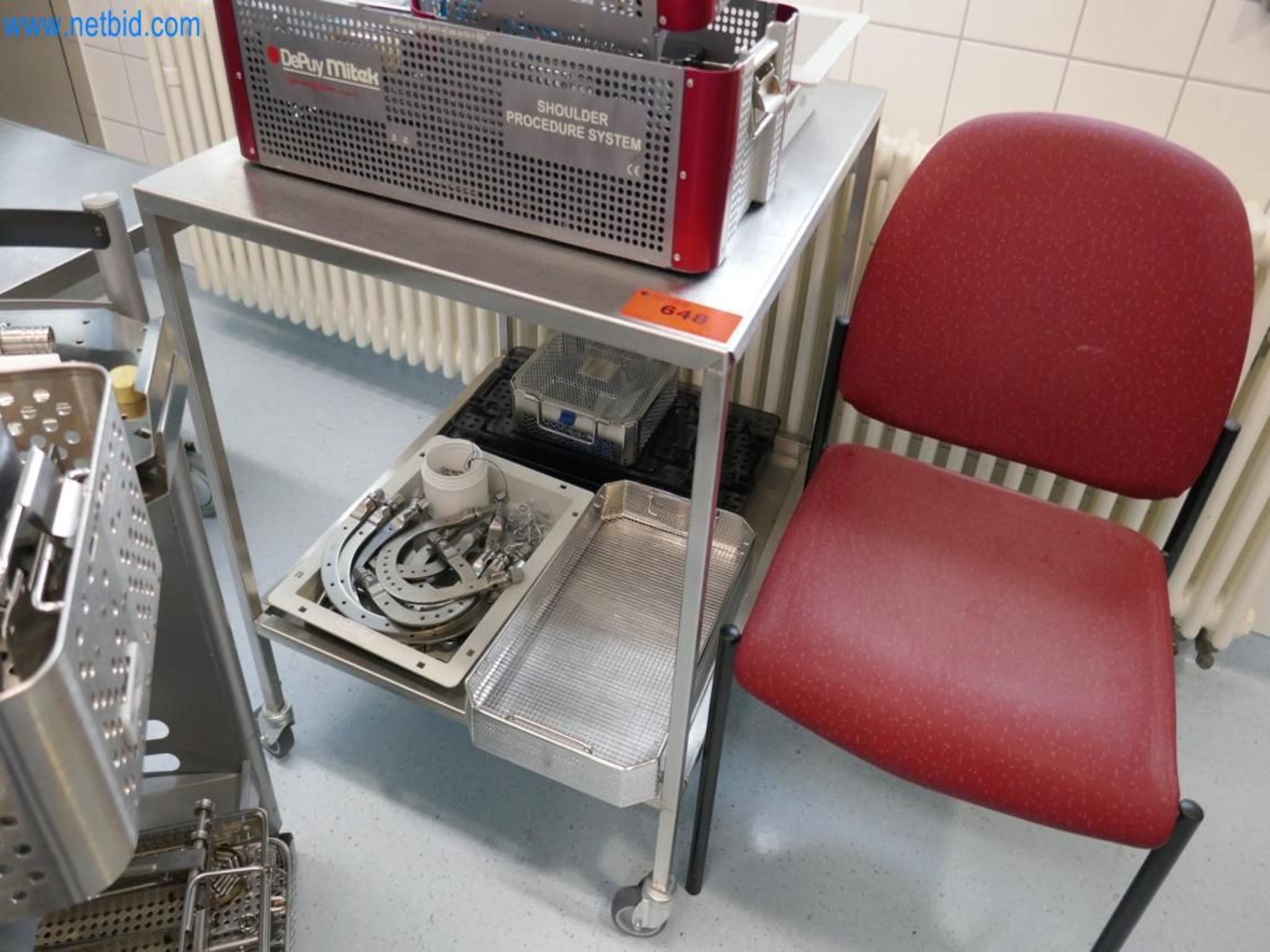 Medyczny sprzęt techniczny, wyposażenie sal operacyjnych, sterylne tace oraz sprzęt i meble szpitalne-1